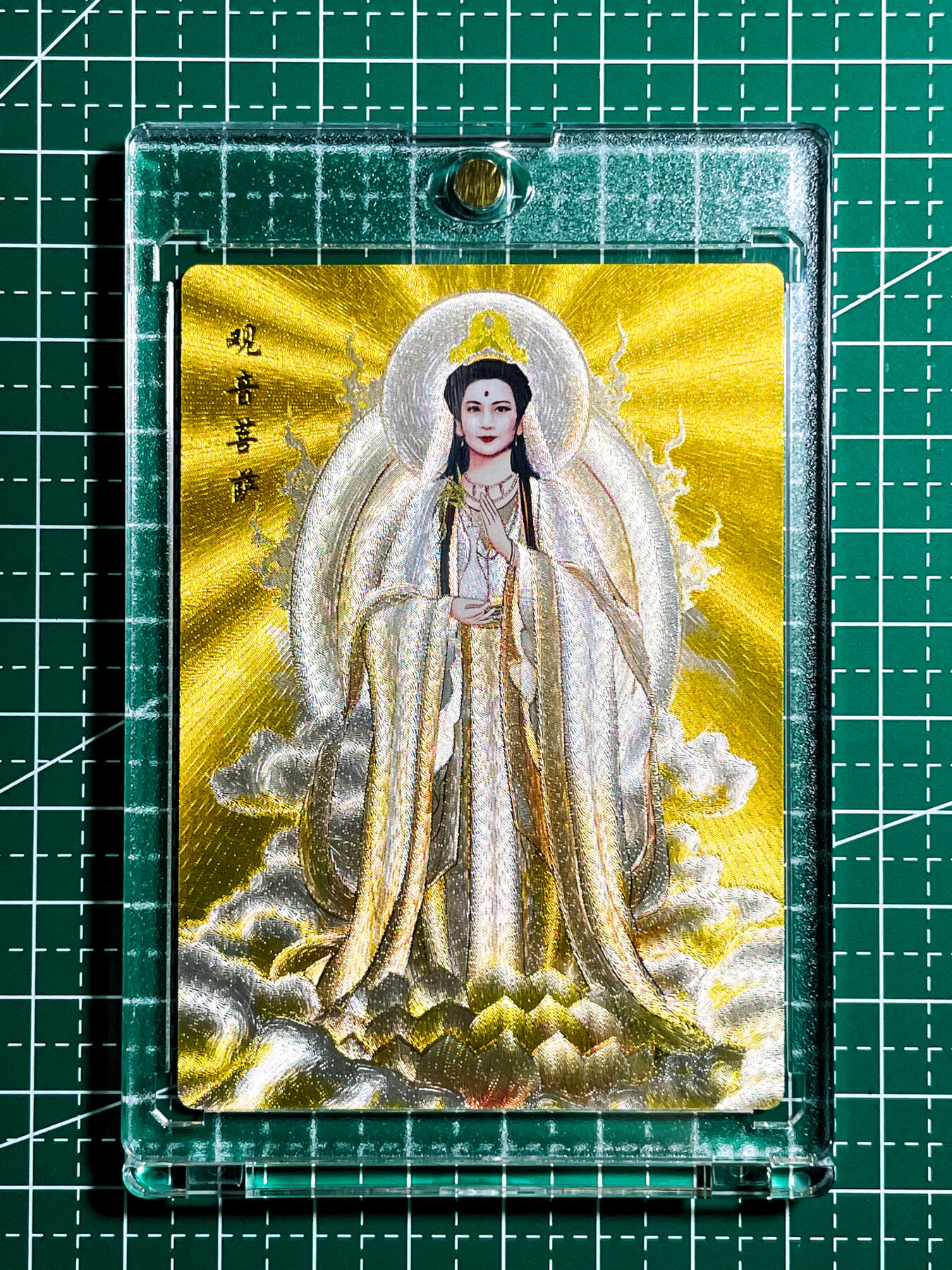 显眼宝36期 11月12日晚21:50截拍 佣金1起 可寄存～ 【带全新卡砖】 超还原86版西游记观音菩萨  安全感爆棚金色背景款 粗闪卡 63*88