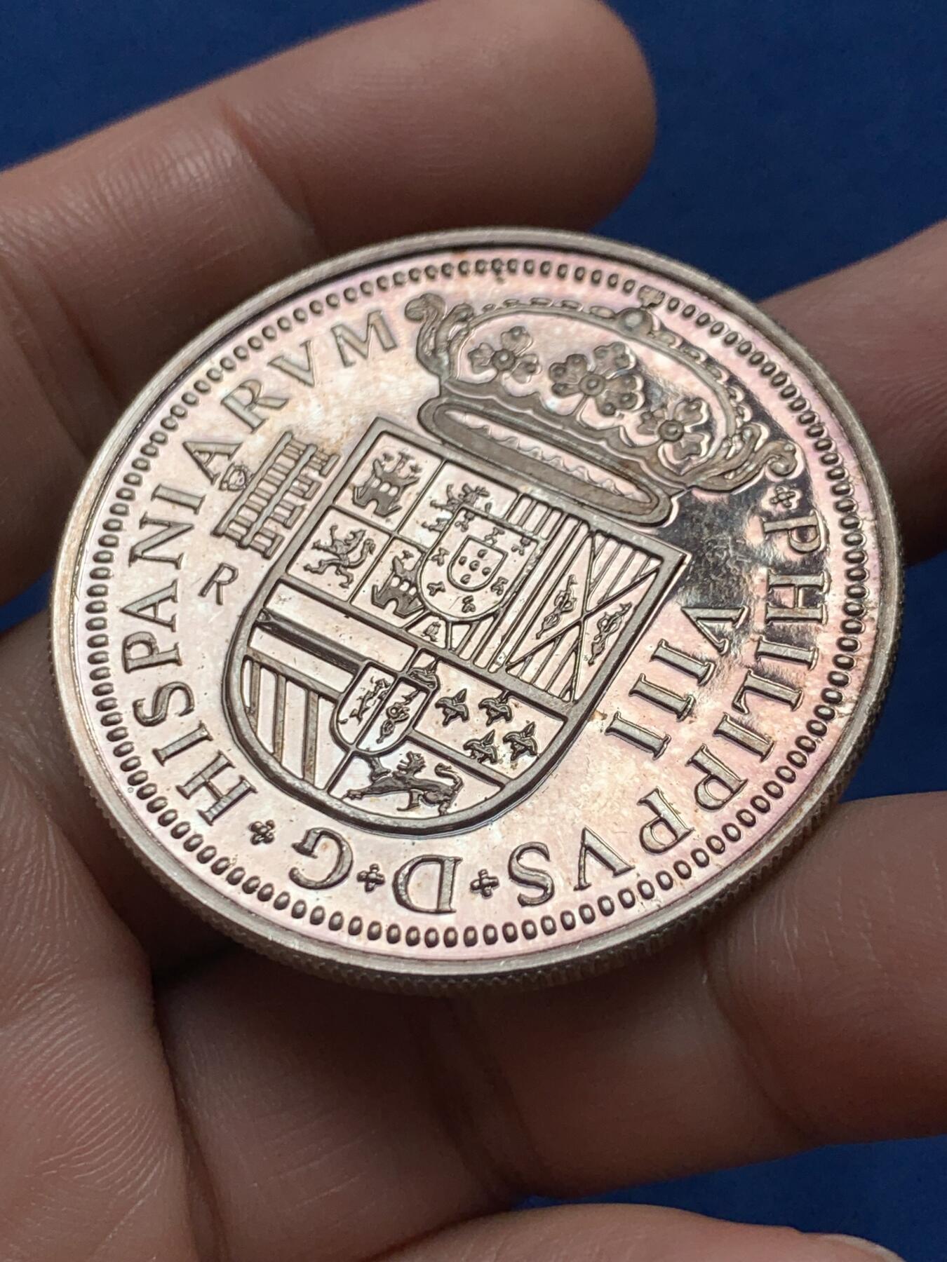 《竞宝斋》第436场 周日，周一2场连拍 （全场包邮） 西班牙8里亚尔仿古 银章  仿制的原品为著名的1590年菲利普二世8里亚尔银币。成色999银，重约1盎司。31.25克，45mm，状态如图，完全未使用品。