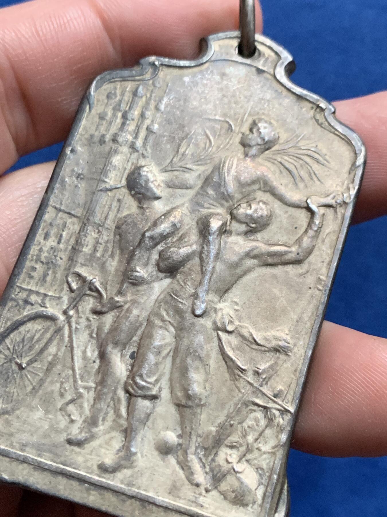 《竞宝斋》第436场 周日，周一2场连拍 （全场包邮） 比利时布鲁塞尔全民射击游戏大赛镀金铜章 58.9克 39*68mm