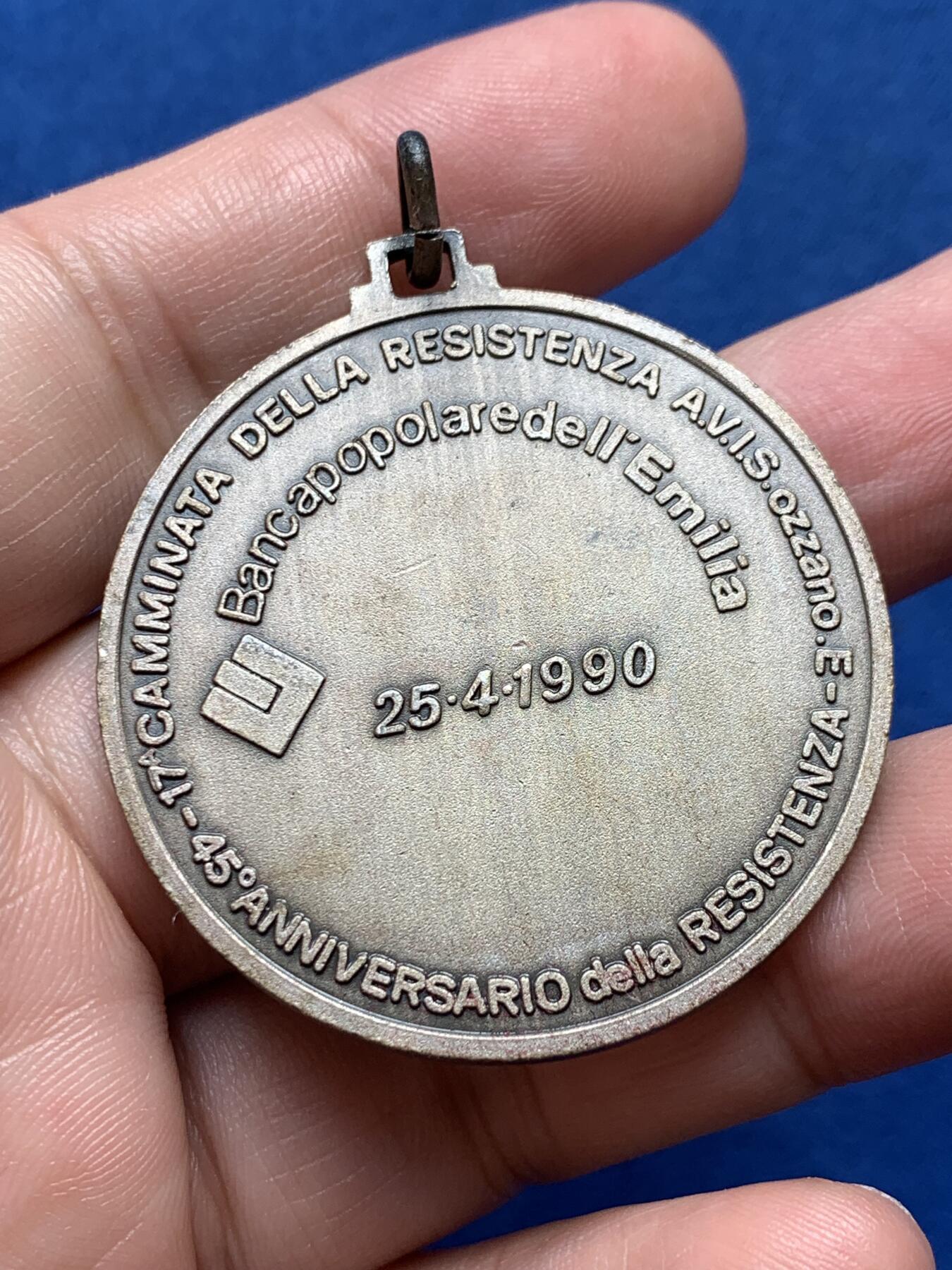 《竞宝斋》第436场 周日，周一2场连拍 （全场包邮） 妇女抵抗运动纪念章 27.8克 42.1mm