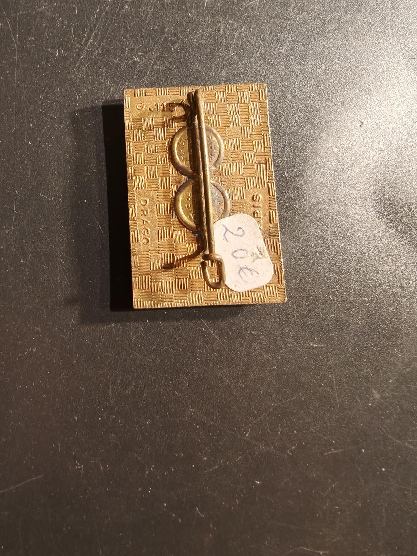 老王徽章第162期  法国外籍军团第5步兵团      该团于第三共和国时期创建，其历史以参与第二次世界大战、印度支那战争和阿尔及利亚战争为标志。 