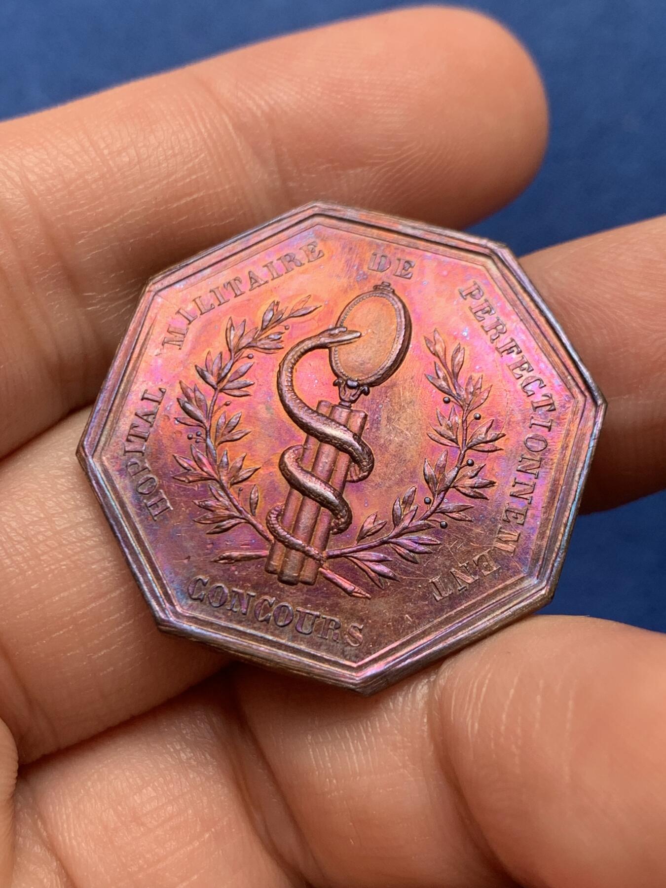 《竞宝斋》第436场 周日，周一2场连拍 （全场包邮） 法国菲利普一世头像军事训练医院竞赛八角银质代币，30.6MM，14.28克，早期油灯边铭，照镜子的蛇