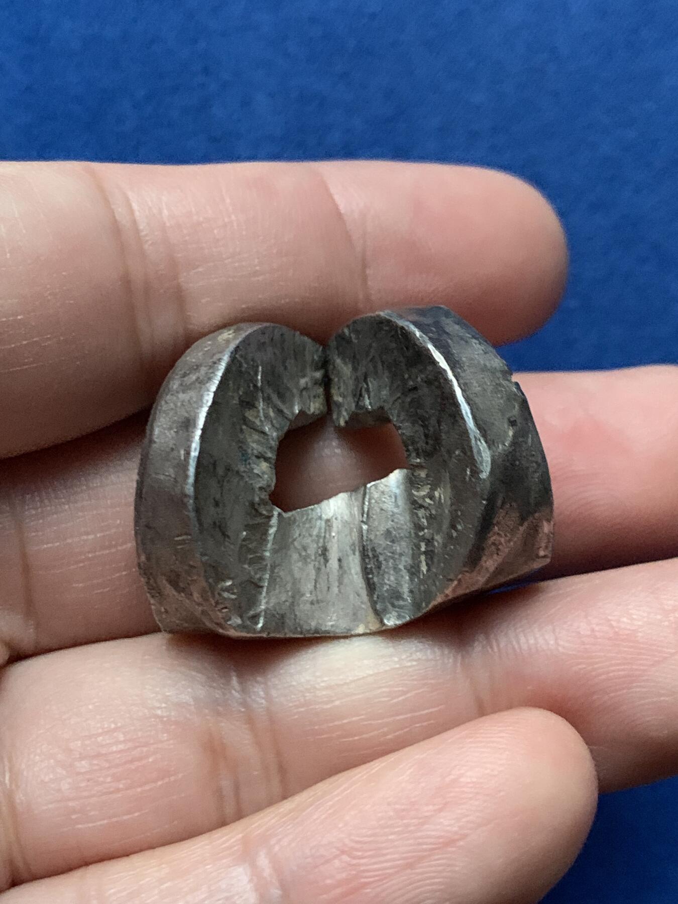 《竞宝斋》第436场 周日，周一2场连拍 （全场包邮） 泰国 兰纳王国银锭一枚 戳记清晰 品相极好 重约61.55克 细节见图