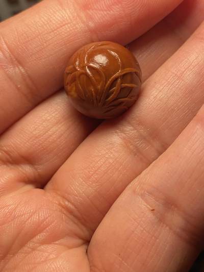 大佬都在看的苏工核雕捡漏价 - 福利苏工核雕，纯手工铁核正圆百搭，君子兰花，转运珠，个性好玩，非通货，喜欢的来价不贵，尺寸1。7