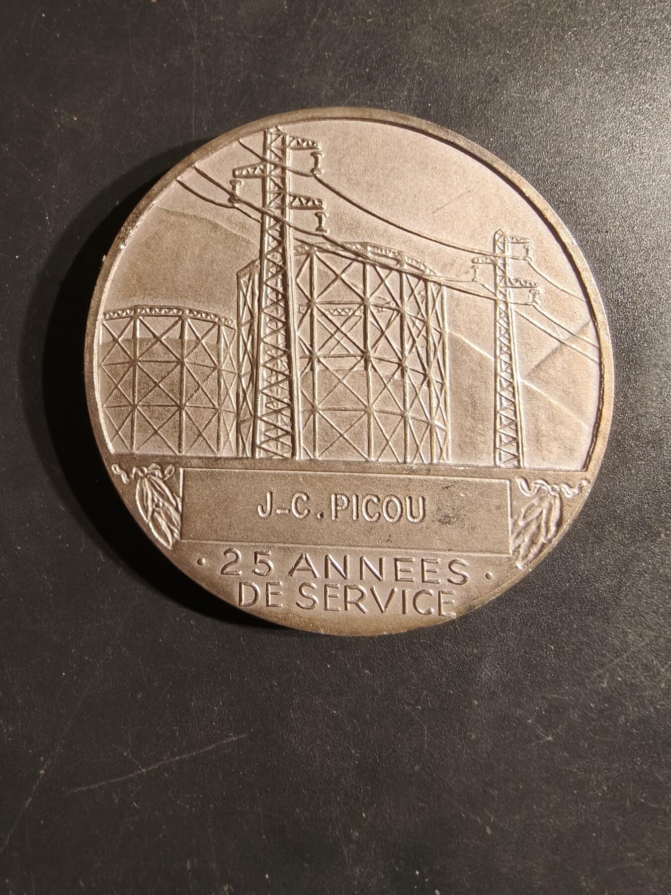 老王徽章第162期 法国电气公司镀银大铜章    大师Dropsy作品    直径54mm.    重量70.6g