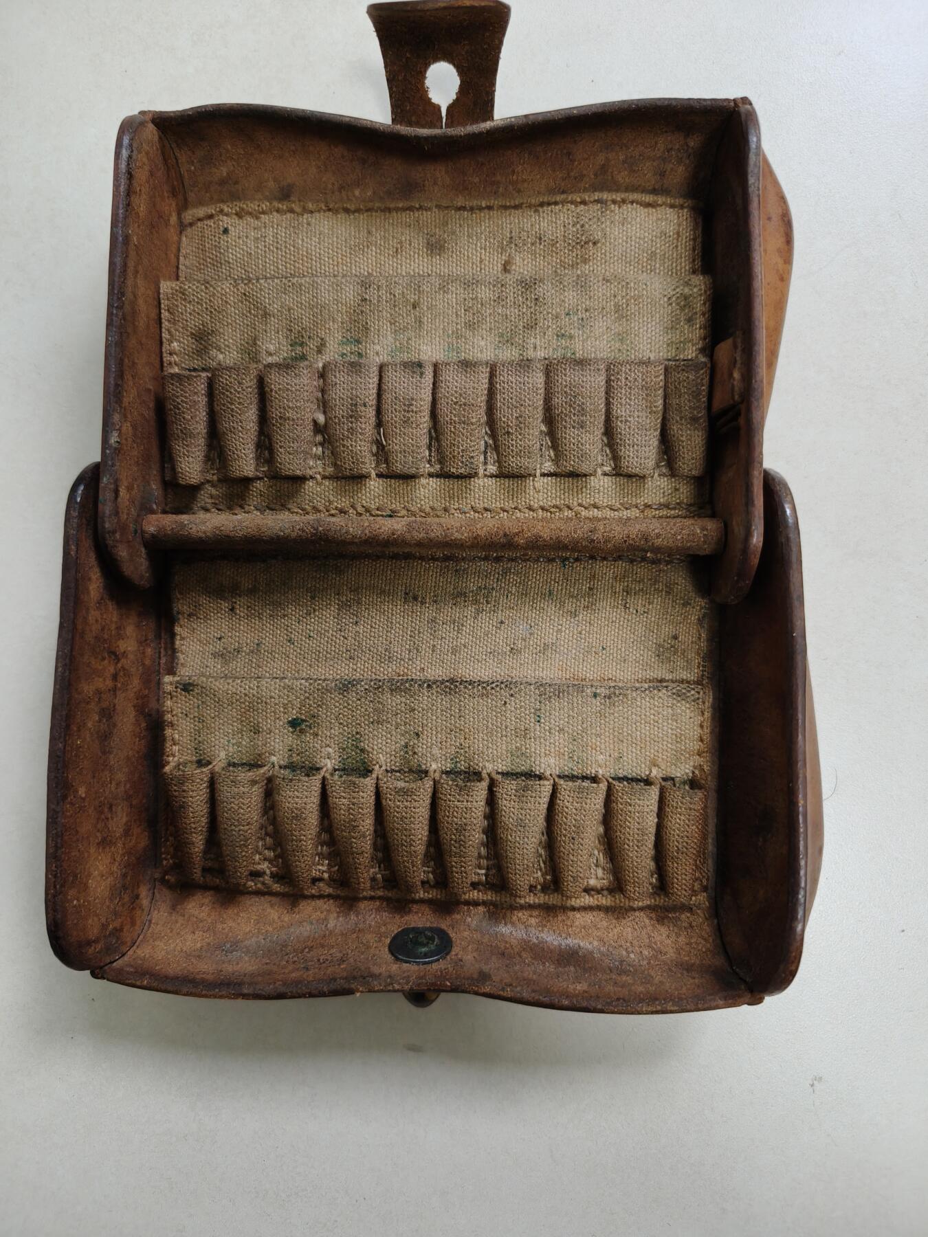 老王徽章第162期 美国弹包   一战前.45×70口径