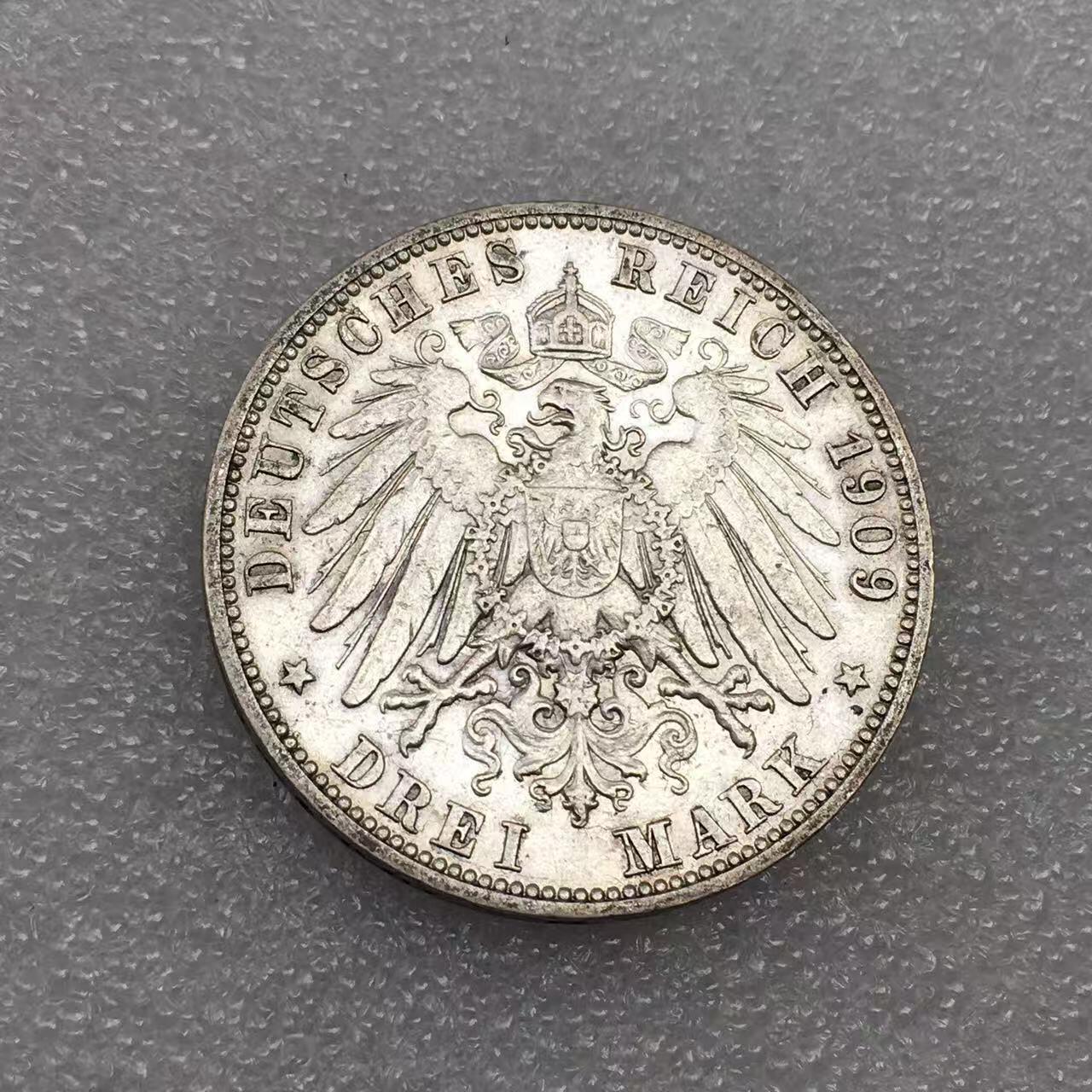 世界钱币专场拍卖 每周二开拍