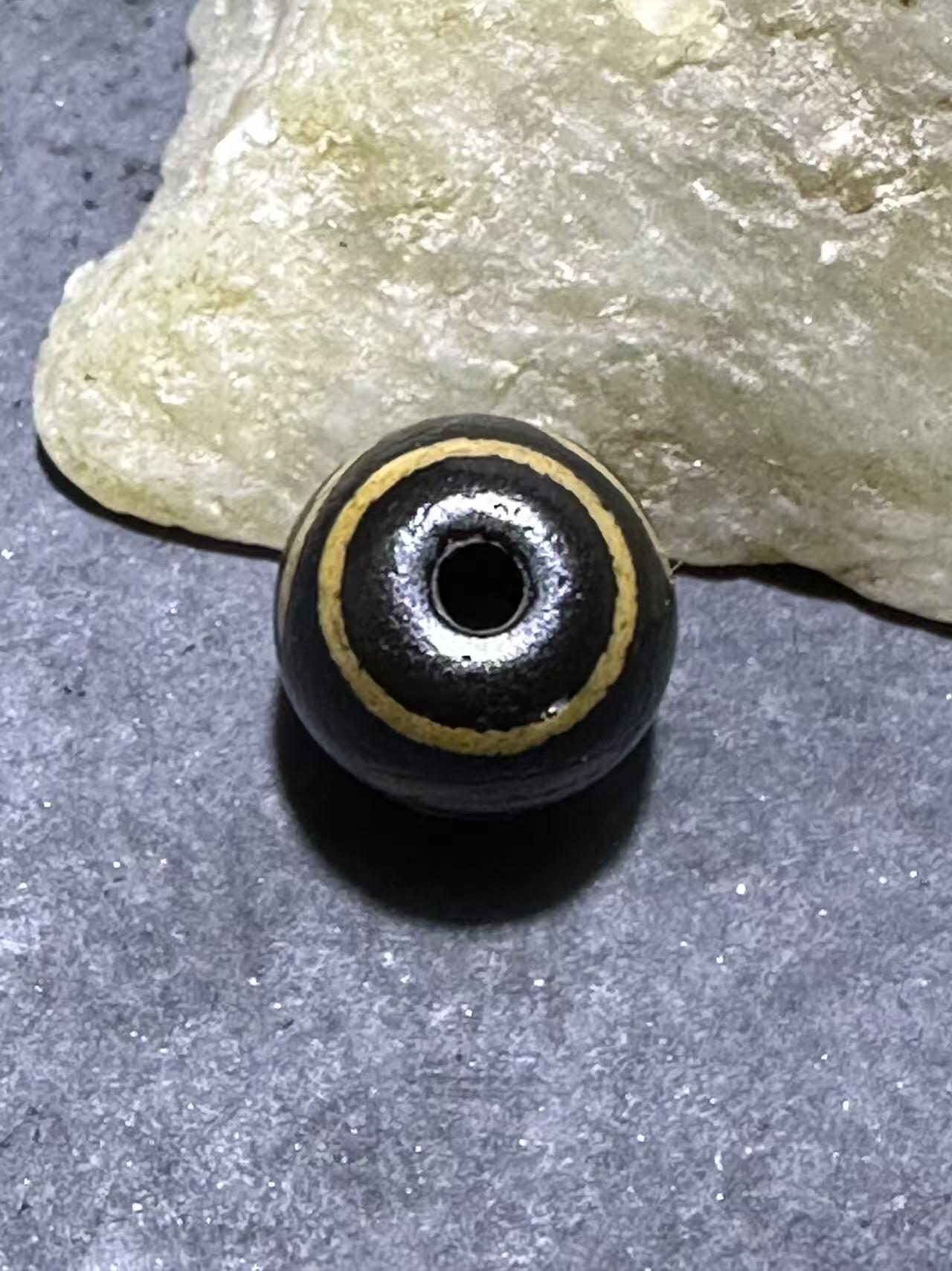 仅此一颗，精品藏传金钱钩玛瑙天珠一颗