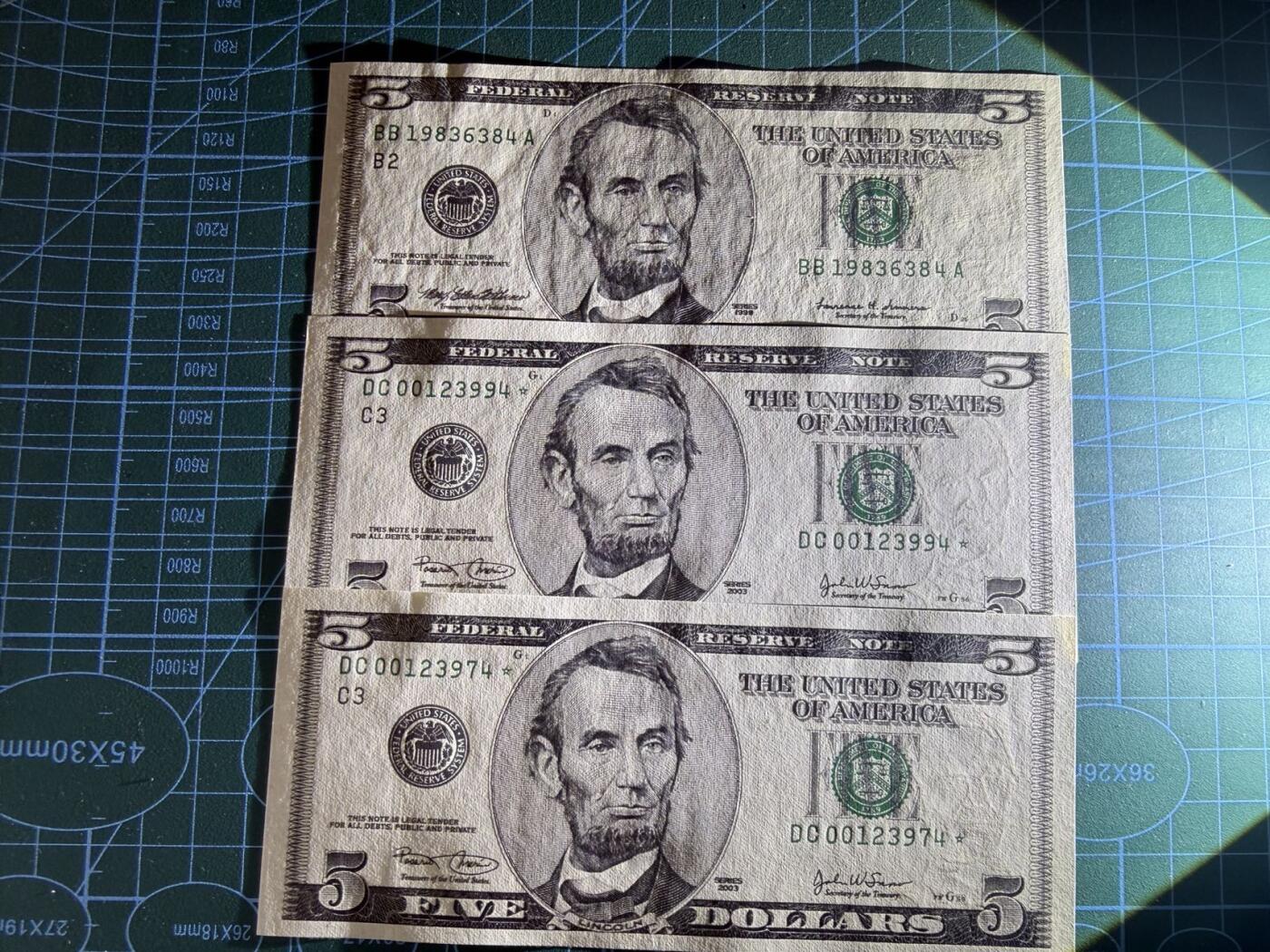 【炜奕收藏】，第五十期 1999-2003美国5美元共三张，UNC品相，包含两张补号