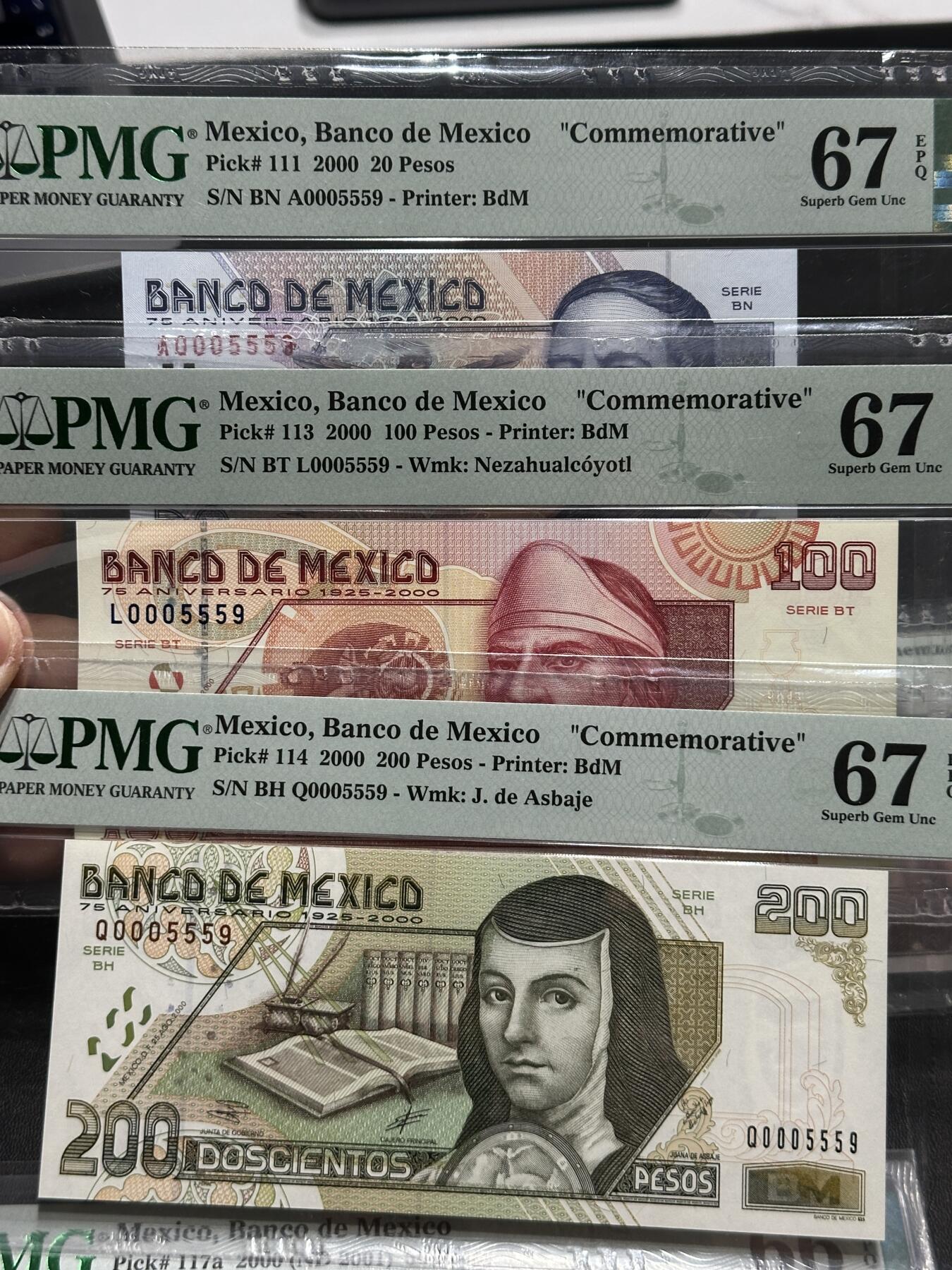 《外钞收藏家》第五百八十三期（精选场）（本期拍品丰富）（本平台长期征集拍品、欢迎藏友们联系合作） 2000年墨西哥20-500比索 五张一起 千位号全同号5559 PMG66-67