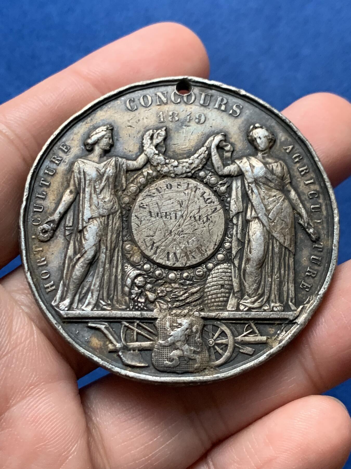 《竞宝斋》第436场 周日，周一2场连拍 （全场包邮） 利奥波德一世时期比利时农业竞赛纪念大银章 打孔 50克 51.8mm