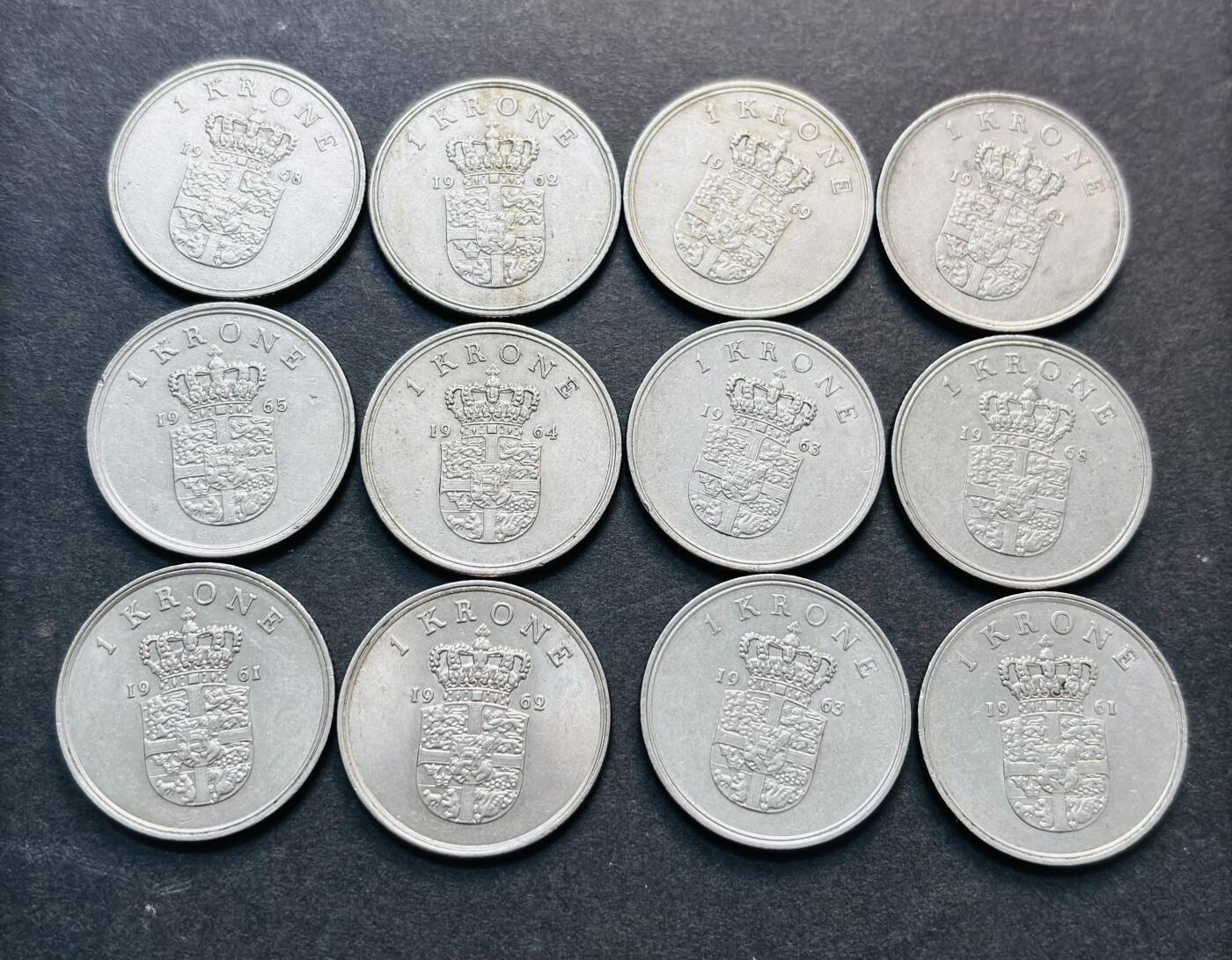 文馨钱币收藏第 280 场， 长期接收代拍品 好品 1961-1969 年丹麦佛雷德里克九世时期 第三版 1 克朗 12 枚