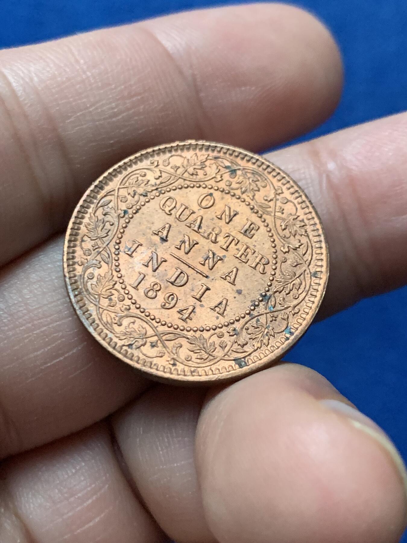 《竞宝斋》第436场 周日，周一2场连拍 （全场包邮） 英属印度1/4安那铜币，1894年打制，正面：维多利亚女皇半身像，背面：花环内面值、年份。red转光原光未流通状态