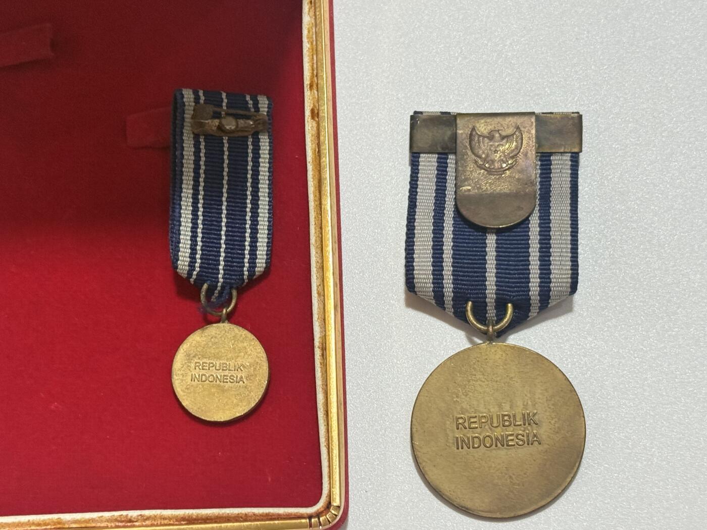 韵星假日精品2025秋季军品类拍卖会-- Rimey Holidays Boutique 2025 Autumn Militaria Sale 印度尼西亚共和国金级忠勤奖章带原盒mini一套