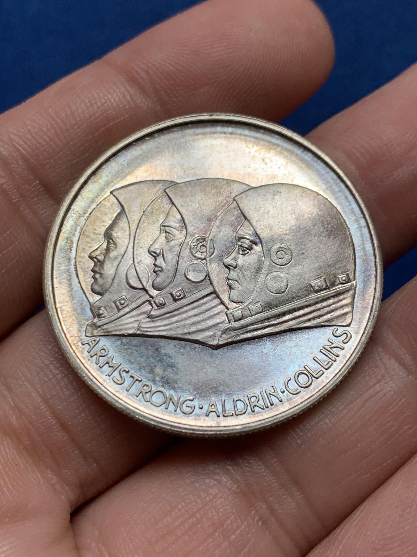 《竞宝斋》第436场 周日，周一2场连拍 （全场包邮） 阿波罗11号1969年飞船登月镀银纪念章 15.5克 35mm