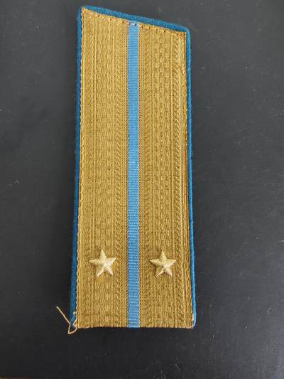 老王徽章第162期 - 苏联空军中尉肩章