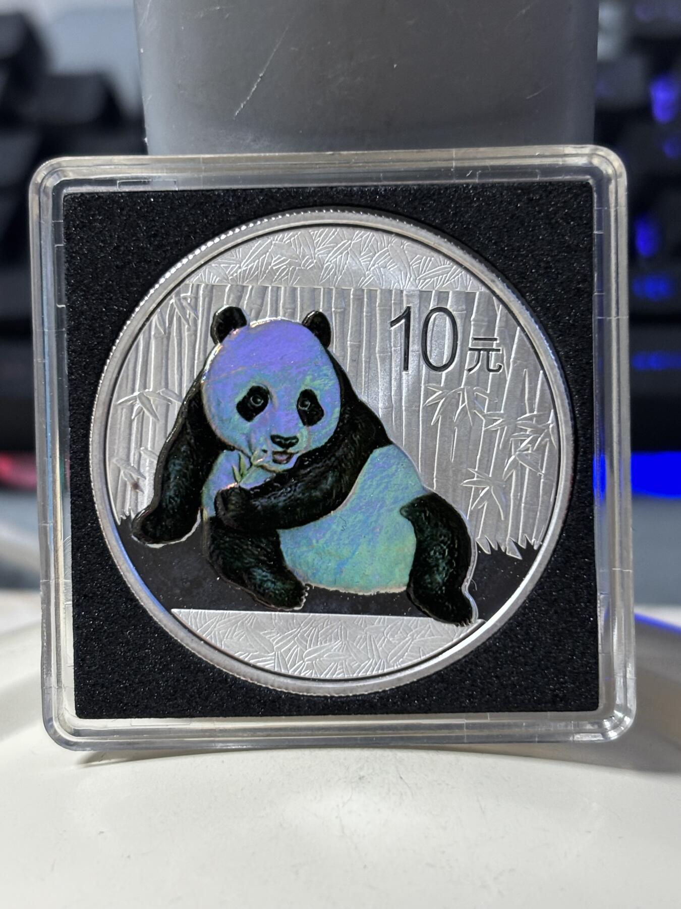 第181期拍卖 中国2015年熊猫1盎司幻彩纪念银币带盒证书，999银，发行1000枚