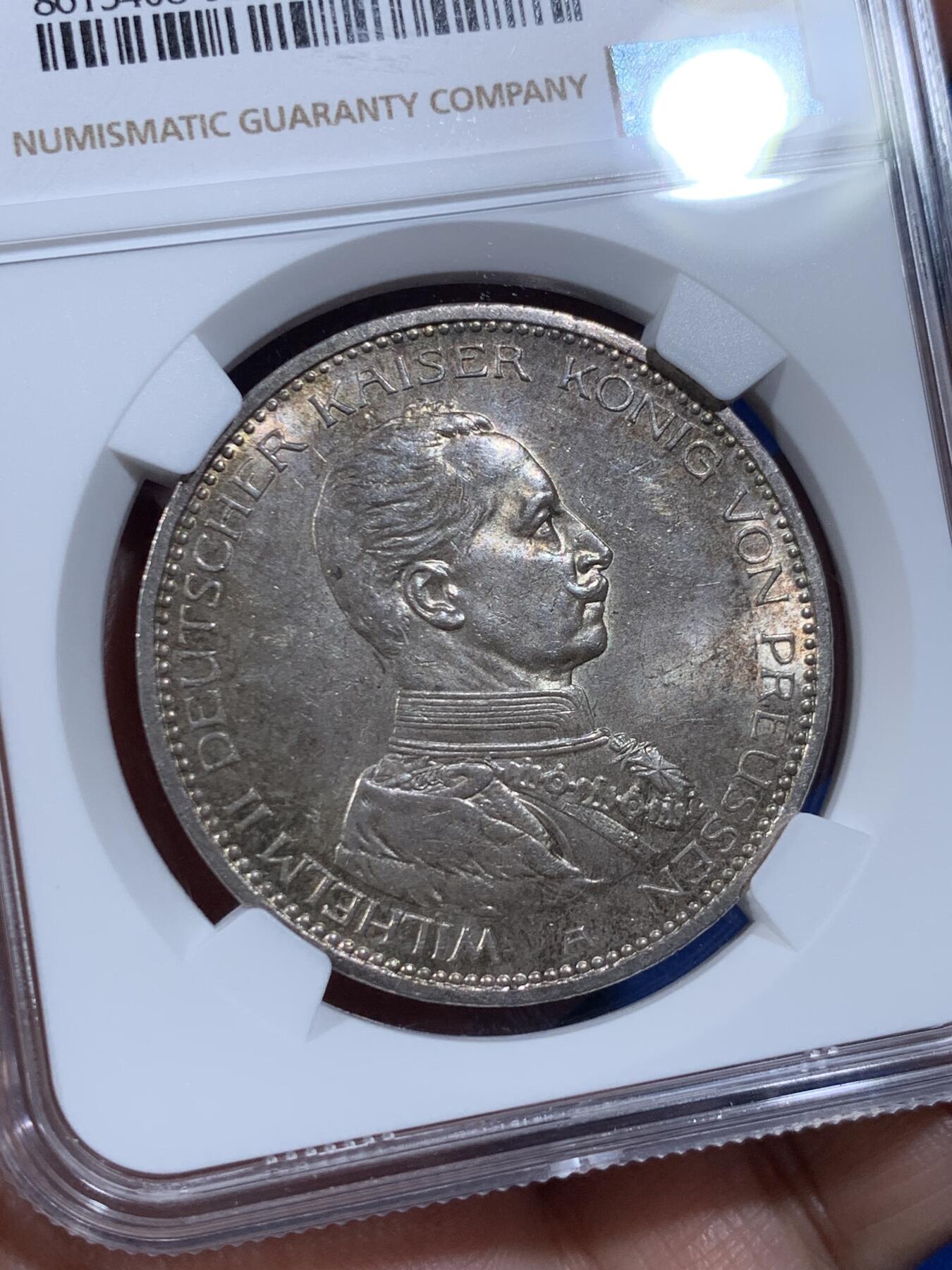 《竞宝斋》第436场 周日，周一2场连拍 （全场包邮） NGC MS63 德国普鲁士1913年威廉二世军装5马克银币 整体黄油包浆