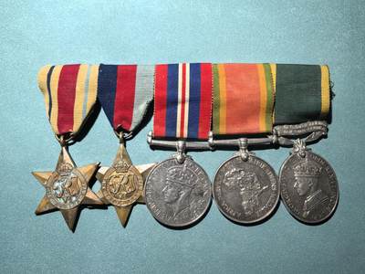 盛世勋华——号角文化勋章邮票专场拍卖第287期 - 英国二战五联奖章联挂 包括1939-45之星奖章/非洲之星/二战战争奖章/非洲服役奖章（银版）/效率奖章（银版） 带刻名，授予中士赫博