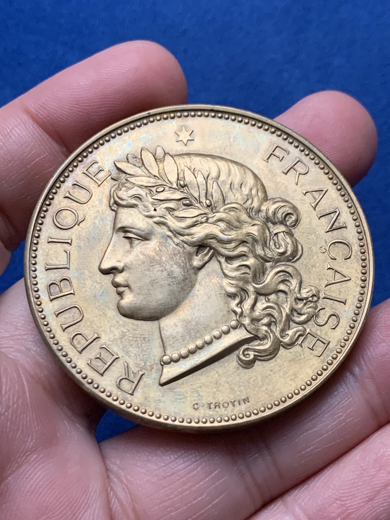 《竞宝斋》第436场 周日，周一2场连拍 （全场包邮） 1887年法国孚日省学术促进会镀金大银章 丰饶角银标 65.8克 50.5mm 丰饶角银标