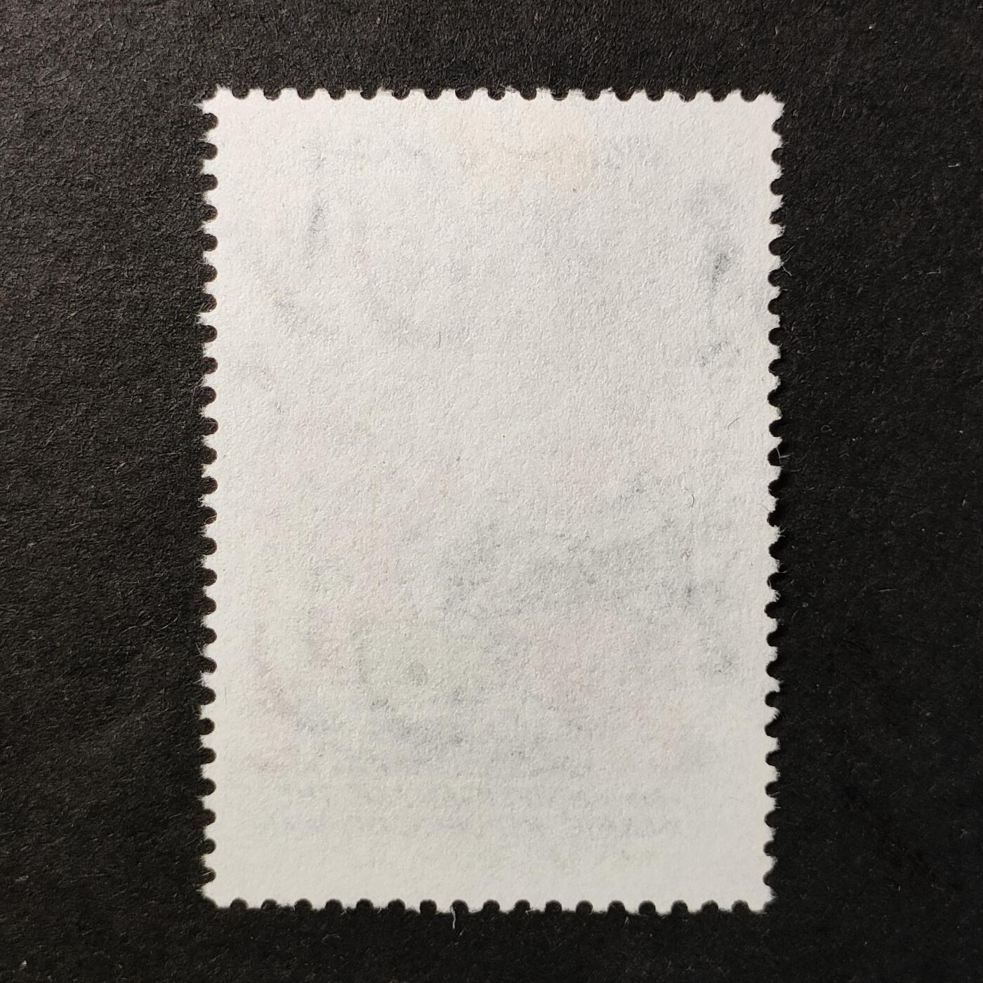 嘉禾收藏    【第374期】            无佣金、可寄存、满30元包邮 伊朗邮票，1983年伊朗伊斯兰共和国成立4周年·持选票的手 国徽邮票1全