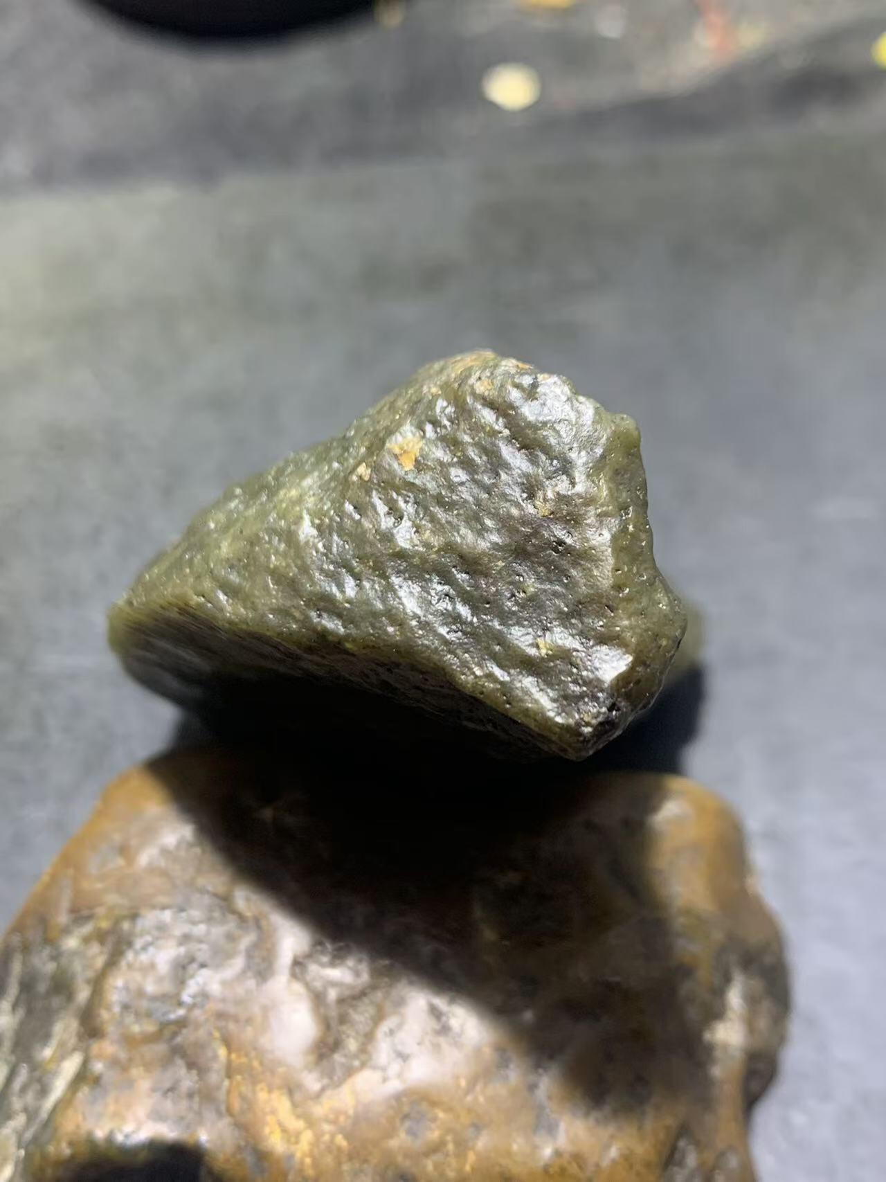 新疆戈壁风化纹和田玉青玉原石一颗