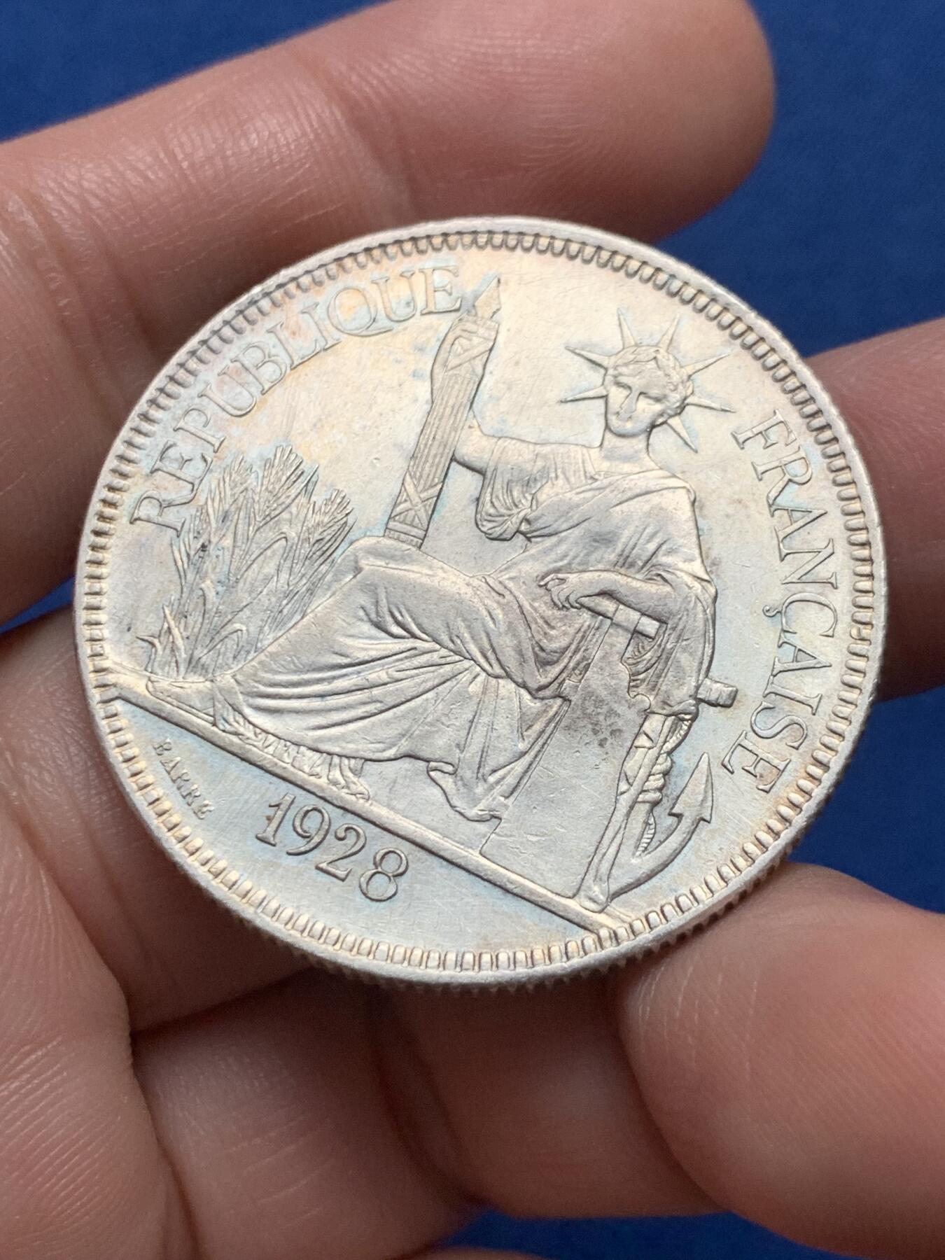 《竞宝斋》第436场 周日，周一2场连拍 （全场包邮） 法属印支 1928年 坐洋 1皮阿斯特大银币 五珍之一 好品相 细节见图