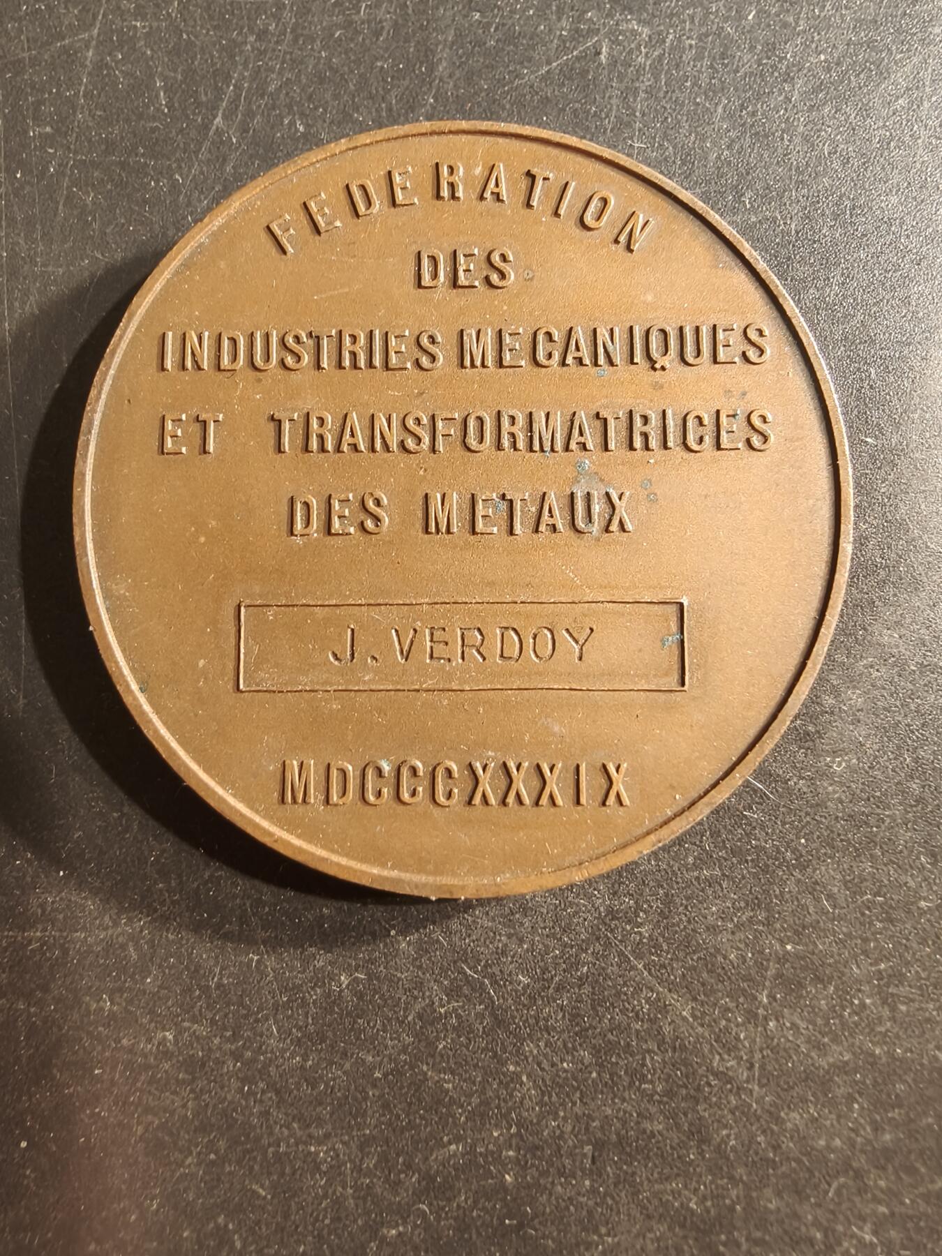 老王徽章第162期  法国机械和金属加工业联合会大铜章     直径43mm.    重量48.7g