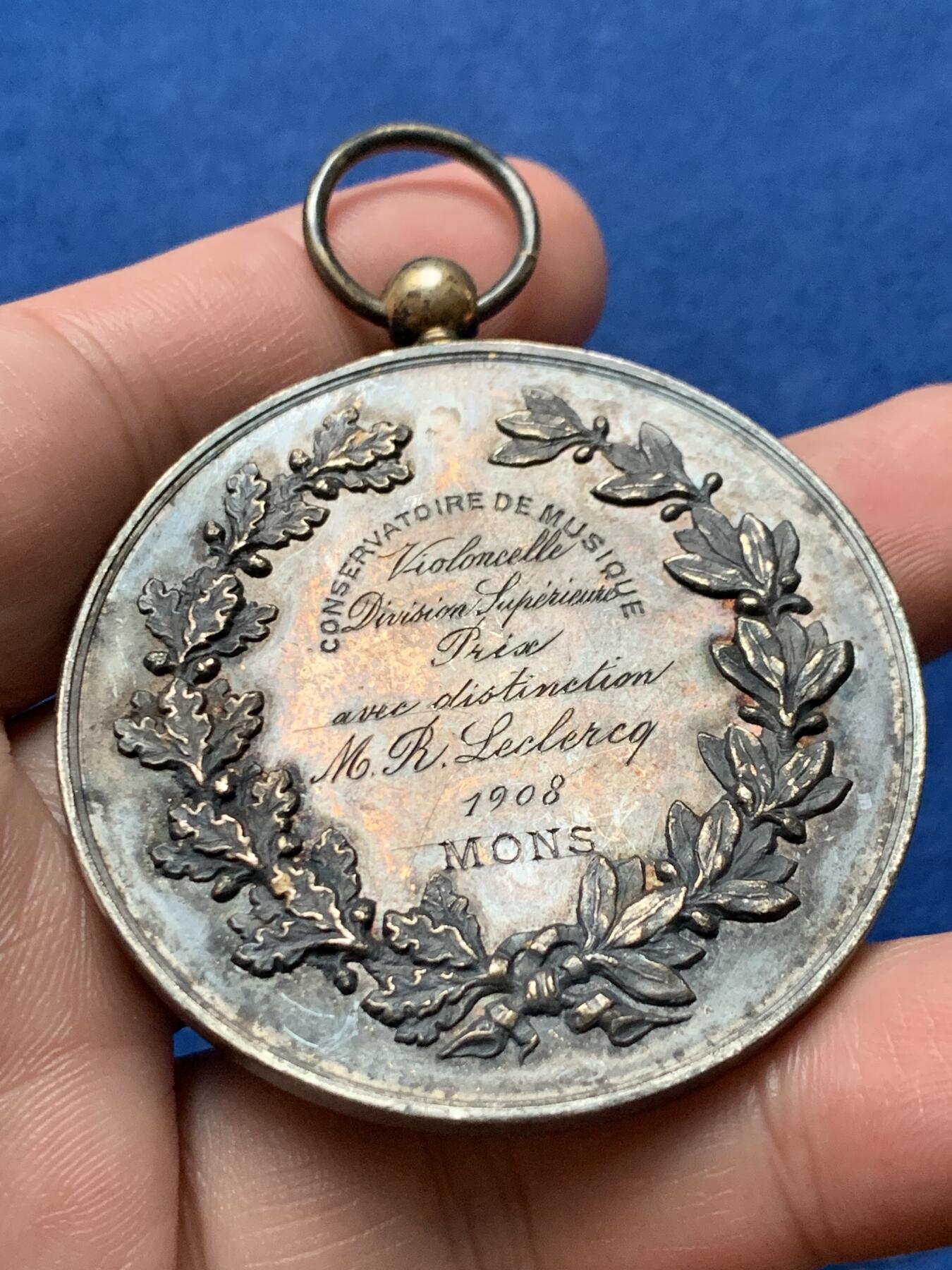 《竞宝斋》第436场 周日，周一2场连拍 （全场包邮） 比利时利奥波德二世荣誉勋章 银章 40.7克 50.3mm