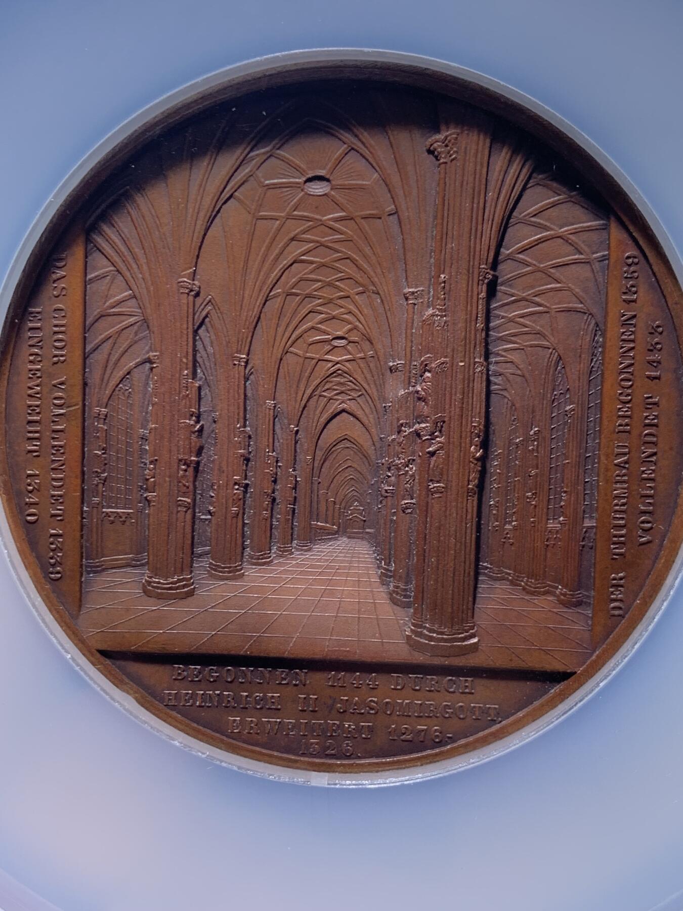 《竞宝斋》第436场 周日，周一2场连拍 （全场包邮） NGC MS62BN 奥地利古典大铜章，维也纳圣斯特凡大教堂，大师Wiener名誉作品。1862年古董原版，60mm，欧洲著名教堂系列，Wiener手雕章精品，细节刻画极其惊叹，实物精美！加大加厚盒。