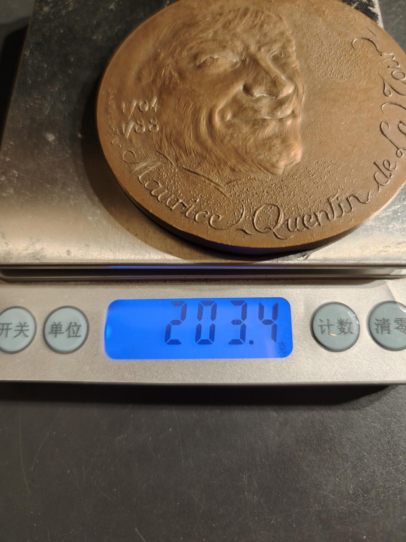 老王徽章第162期  法国洛可可时期画家莫里斯·康坦·德·拉图尔大铜章     直径76mm.   重量203.4g