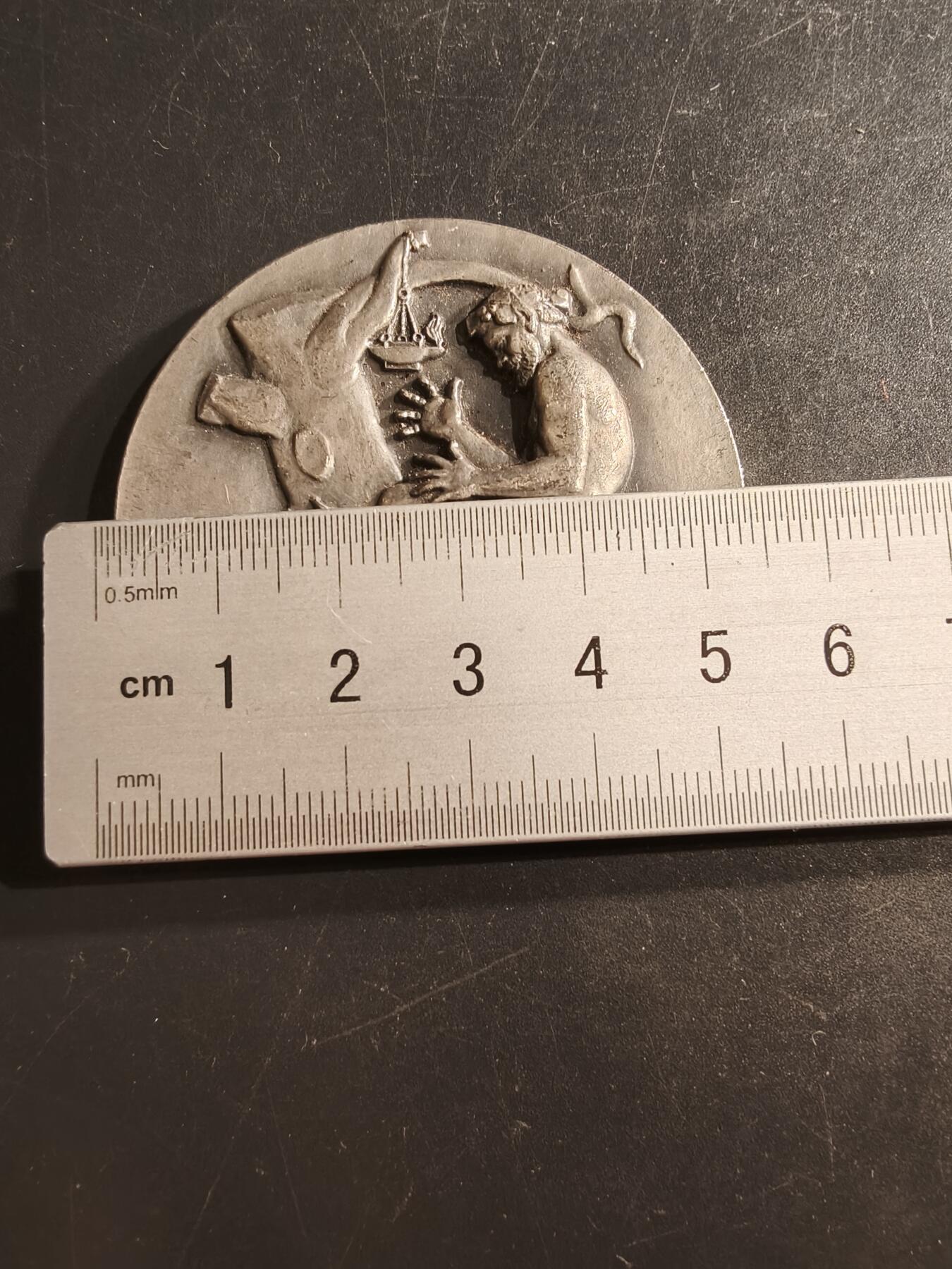 老王徽章第162期  法国电气公司镀银大铜章 大师Dropsy作品 直径54mm. 重量80g