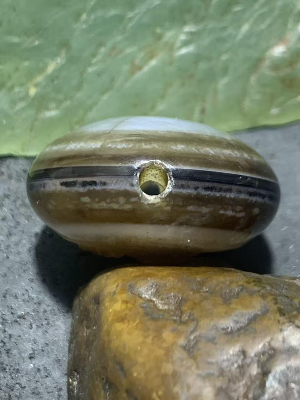 亚光药师玛瑙手工雕刻无相佛板珠（背云）一颗