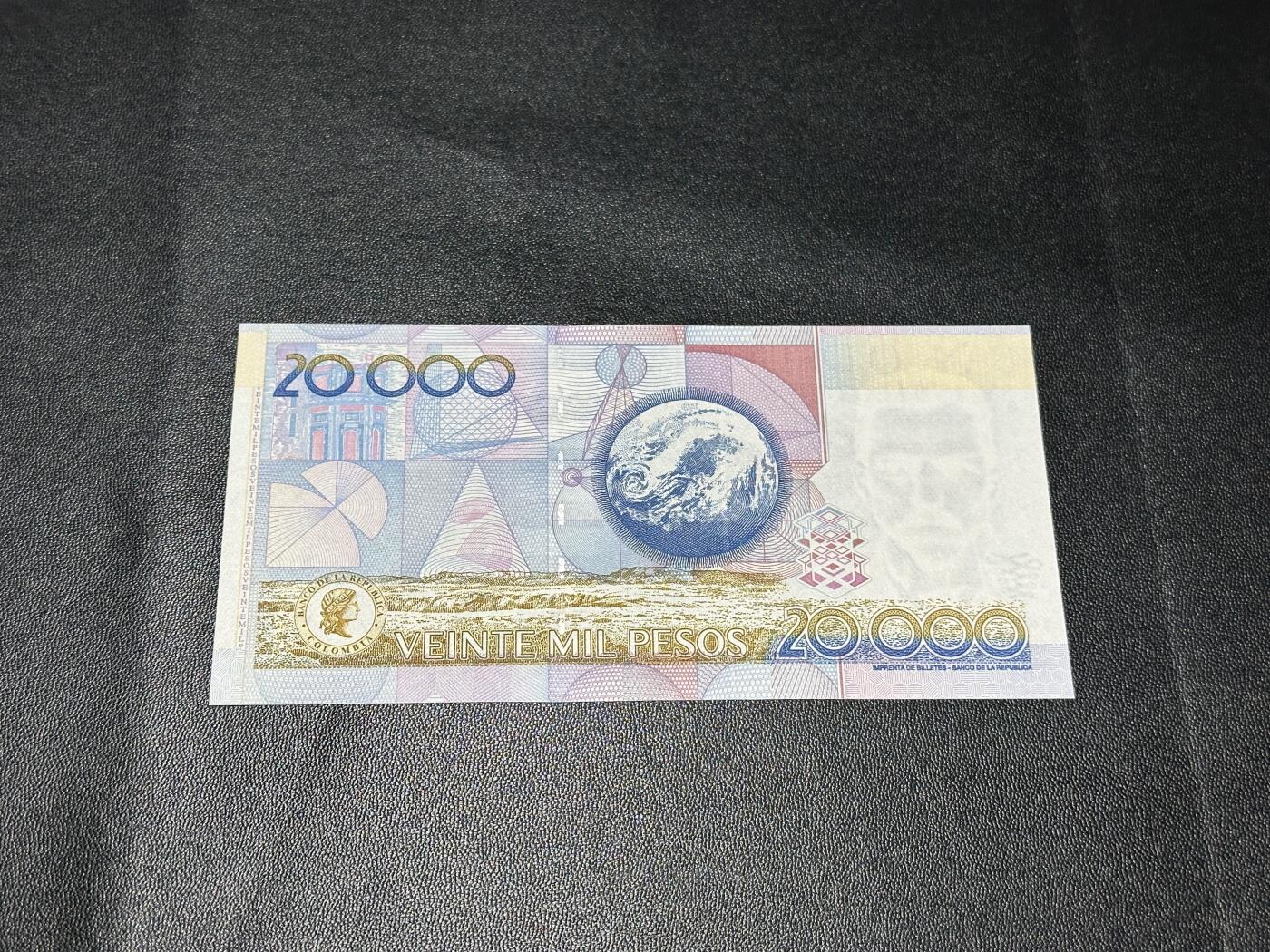 《外钞收藏家》第五百八十三期（精选场）（本期拍品丰富）（本平台长期征集拍品、欢迎藏友们联系合作） 2010年玻利维亚2万比索 全新UNC