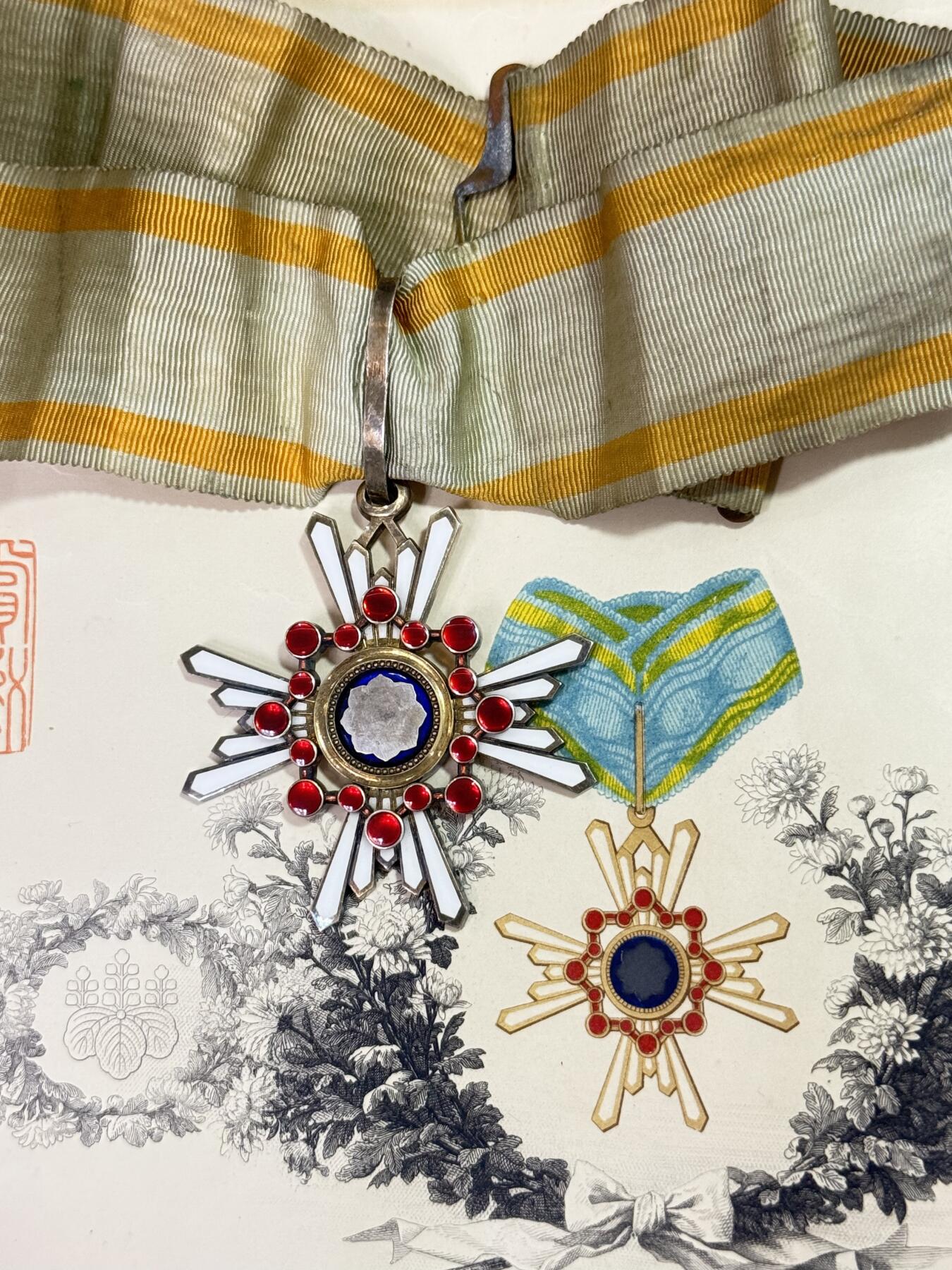 韵星假日精品2025秋季军品类拍卖会-- Rimey Holidays Boutique 2025 Autumn Militaria Sale 大正亲签（嘉仁）外授勋三等瑞宝章，勋记与无盒单章一组，授予英国皇家海军中校奥罗科德