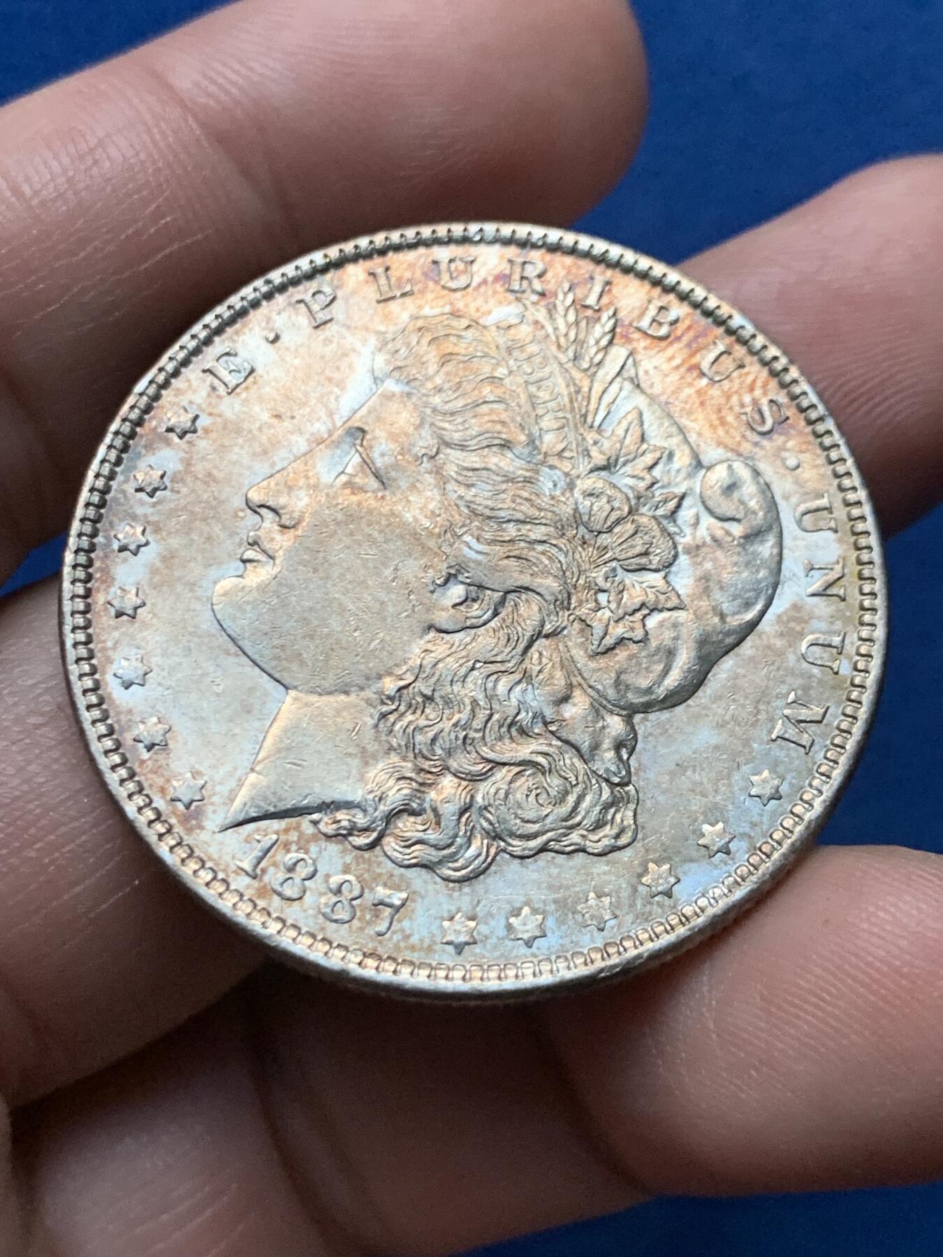 《竞宝斋》第436场 周日，周一2场连拍 （全场包邮） 美国1887年摩根银币 带彩 状态好