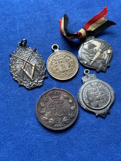 《竞宝斋》第436场 周日，周一2场连拍 （全场包邮） - 5枚一组 比利时纪念章 总重约38.7克 细节见图