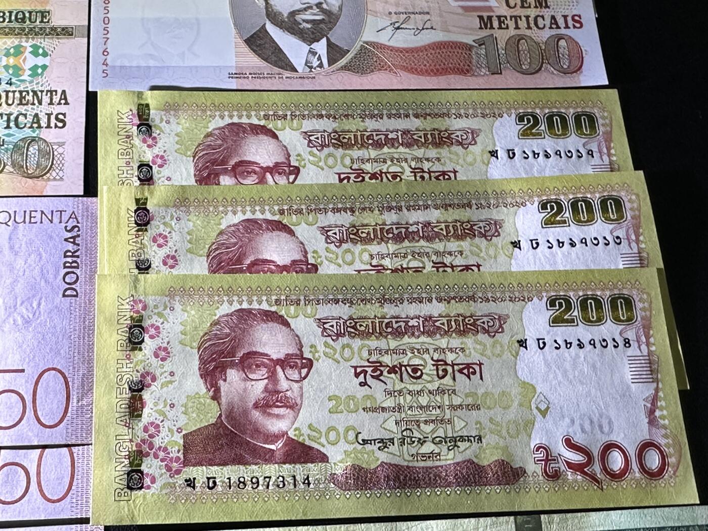 《外钞收藏家》第五百八十三期（精选场）（本期拍品丰富）（本平台长期征集拍品、欢迎藏友们联系合作） 莫桑比克20、50、100六张一起全新+圣多美和普林西比3张全新有潮+孟加拉200三张全新+埃塞俄比亚3张UNC-