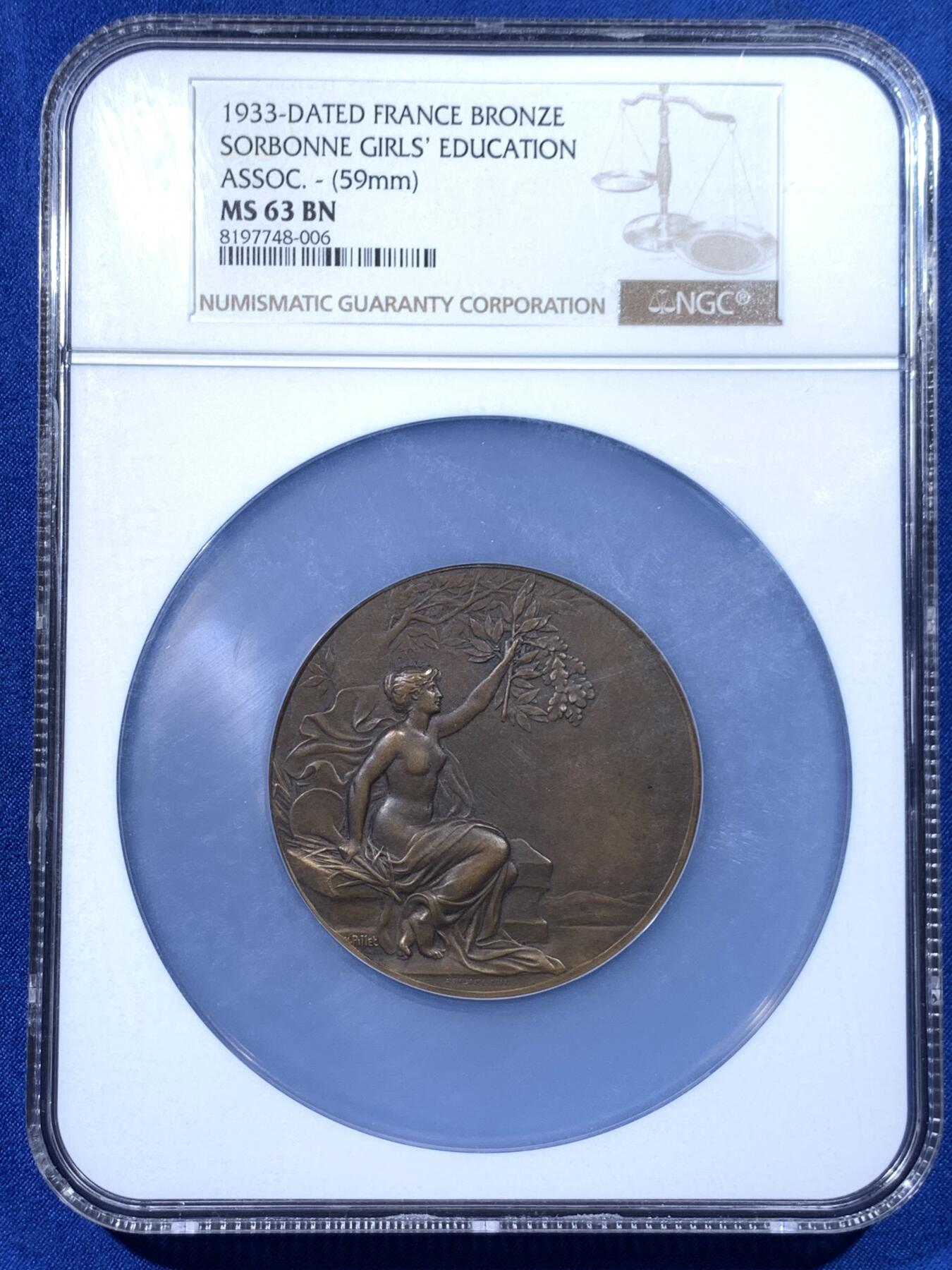 《竞宝斋》第436场 周日，周一2场连拍 （全场包邮） NGC MS63BN 法国索邦大学1933女子教育大铜章，美丽的月桂清凉女神，优雅美好。Pillet大师代表作之一，相传Pillet是以自己的妻子为模特。59mm大规格，大盒封装