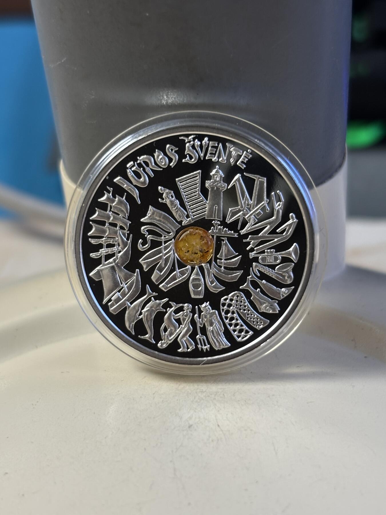 第181期拍卖 立陶宛2021年传统庆典系列3镶嵌琥珀精制银币，925银，12.44克，发行2500枚