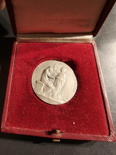 老王徽章第162期 - 法国婚礼大银章    大师罗蒂版     原盒950银   直径38mm.   重量22.4g