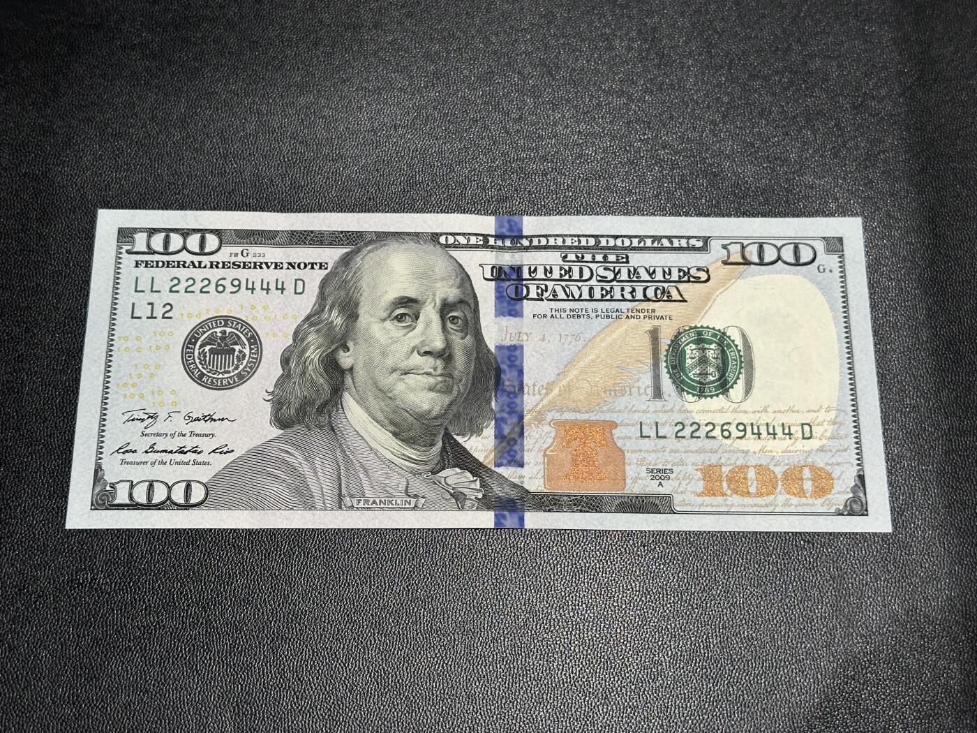 《外钞收藏家》第五百八十三期（精选场）（本期拍品丰富）（本平台长期征集拍品、欢迎藏友们联系合作） 2009年美国彩版100美元 全新UNC 222头豹子号444