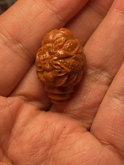 大佬都在看的苏工核雕捡漏价 - 福利苏工核雕，纯手工雕刻，老苏工铁核貔貅三通，个性十足，等待有缘人，市场无同款，尺寸1。95x2。7喜欢的来