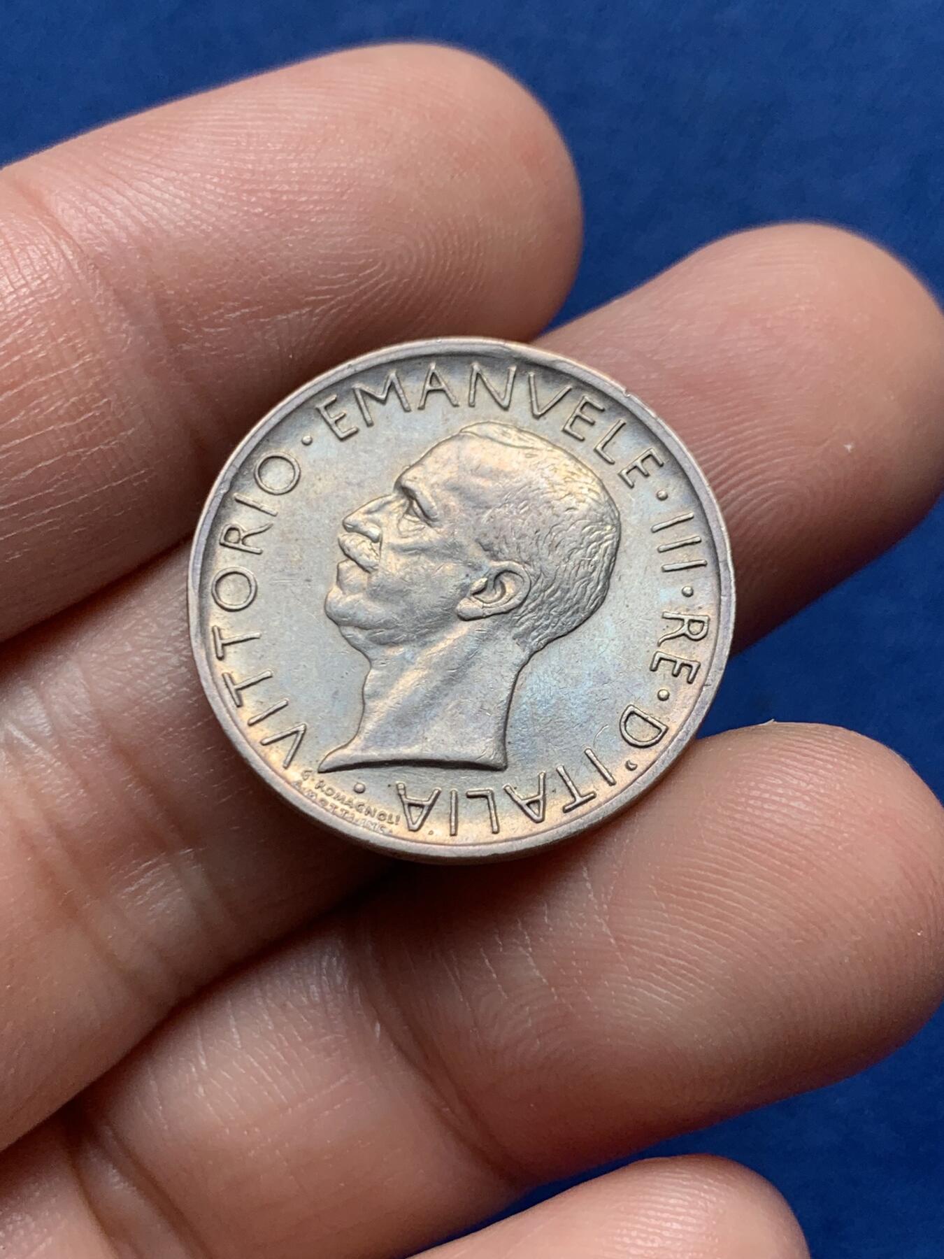 《竞宝斋》第436场 周日，周一2场连拍 （全场包邮） 1930年意大利5里拉银币，维托里奥·埃马努埃莱三世头像，背面是双头鹰和束棒图案。23mm，4.9克，含银83.5%