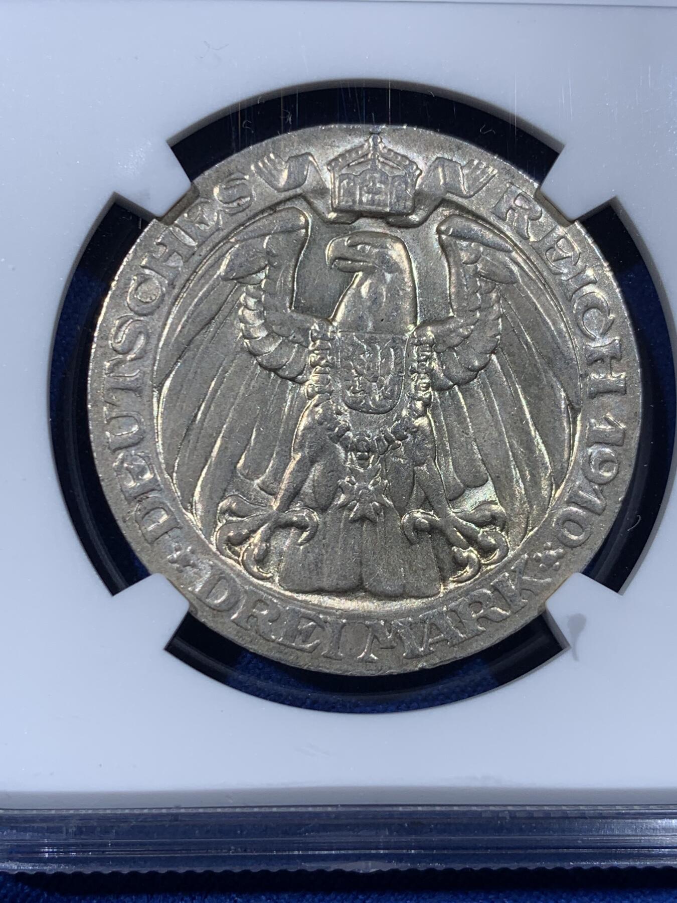 《竞宝斋》第436场 周日，周一2场连拍 （全场包邮） NGC MS63 德国1910年普鲁士王国柏林大学建成一百周年3马克银币，原汁原味老包浆，包浆醇厚浓郁，状态极佳。