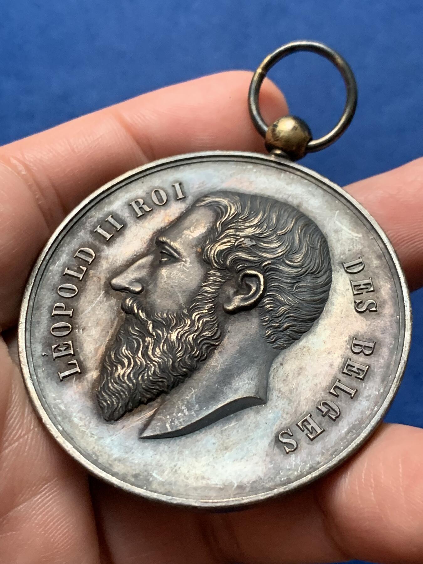 《竞宝斋》第436场 周日，周一2场连拍 （全场包邮） 比利时利奥波德二世荣誉勋章 银章 40.7克 50.3mm