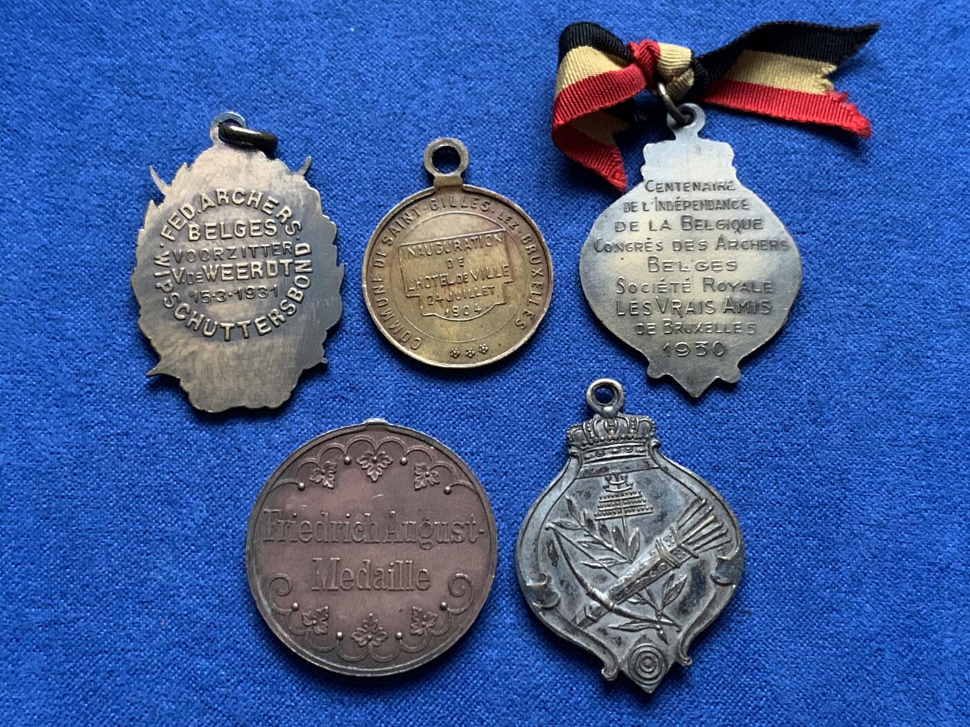 《竞宝斋》第436场 周日，周一2场连拍 （全场包邮） 5枚一组 比利时纪念章 总重约38.7克 细节见图