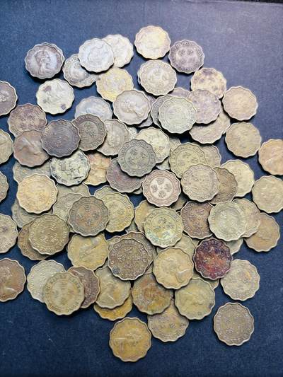 文馨钱币收藏第 280 场， 长期接收代拍品 - 好品，多彩包浆，带光，英属香港伊丽莎白二世时期，花冠，高冠贰毫，93 枚，人家卖 9 毛钱一枚，我这里只需要 7 毛钱，65 元秒杀