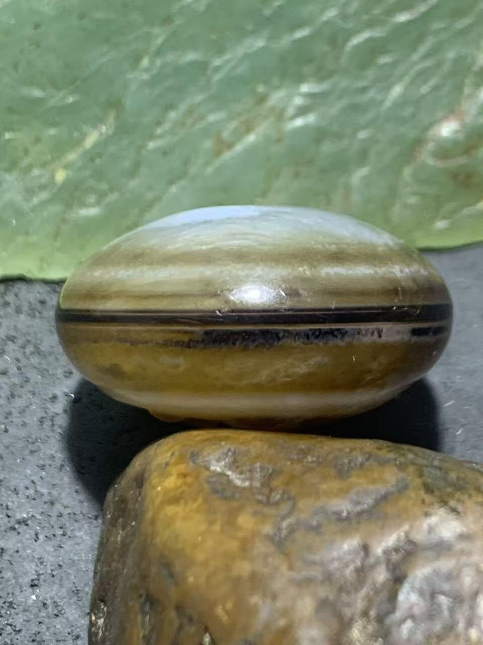 亚光药师玛瑙手工雕刻无相佛板珠（背云）一颗