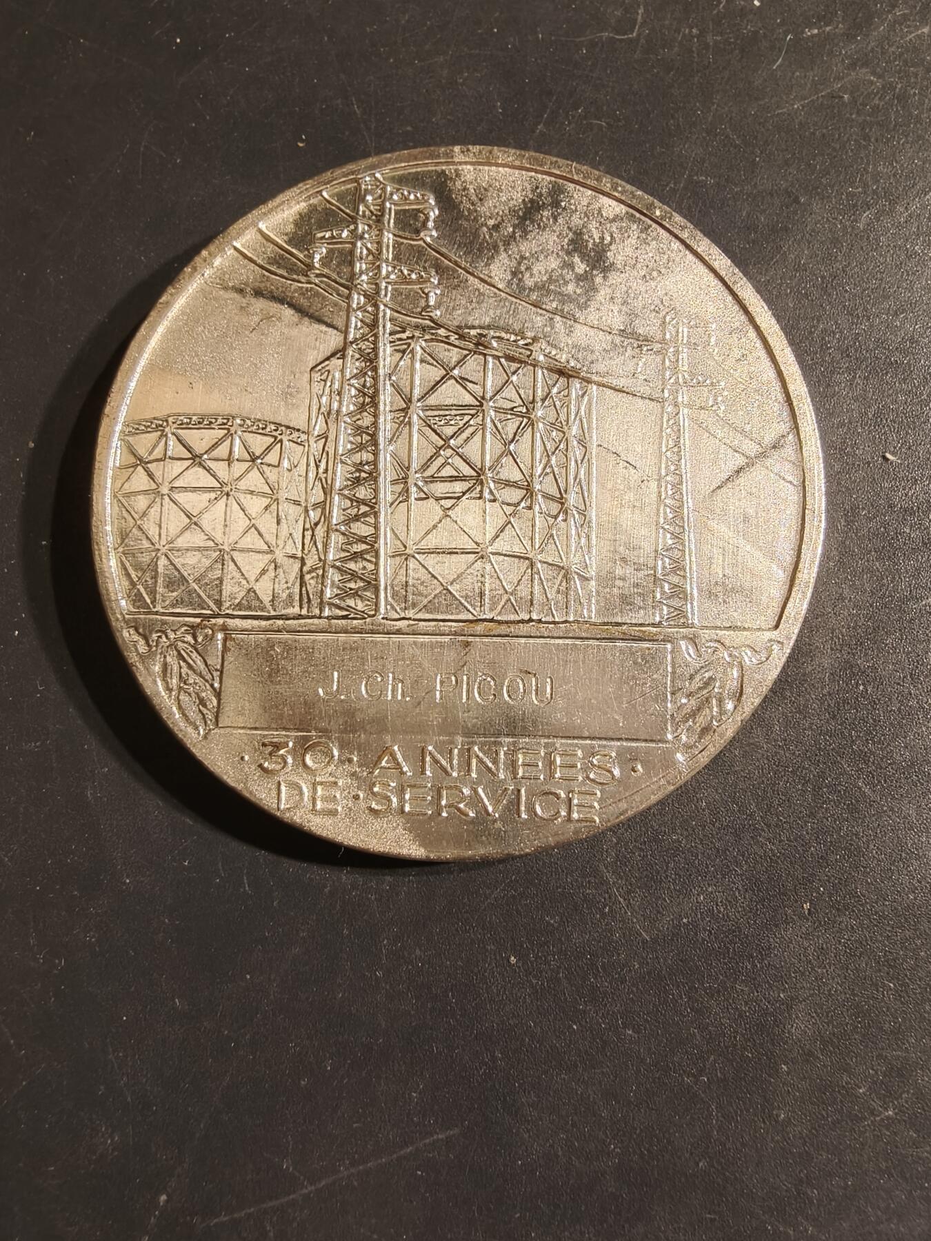 老王徽章第162期  法国电气公司镀银大铜章    大师Dropsy作品    直径54mm.    重量70.6g